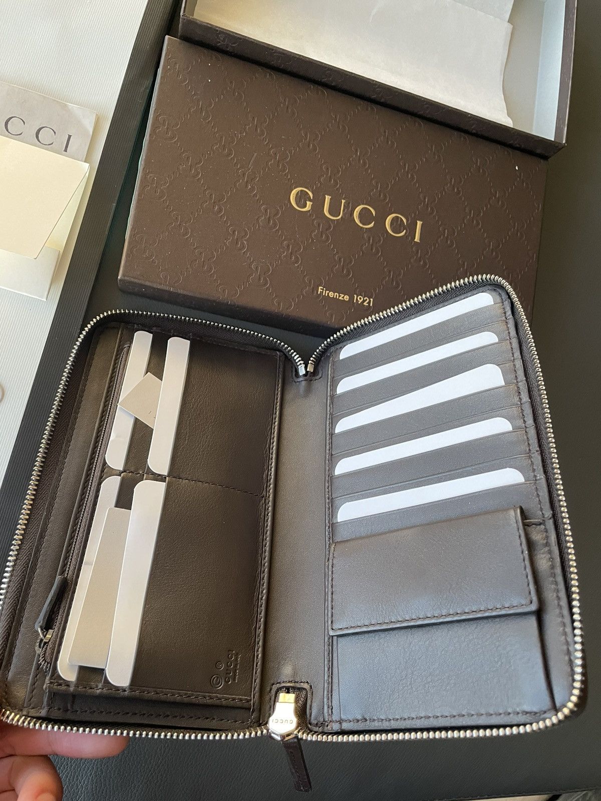 Gucci Iconic Rare Brand New Classic GG Logo XL Zip Leather Wallet Size ONE SIZE - 12 Thumbnail