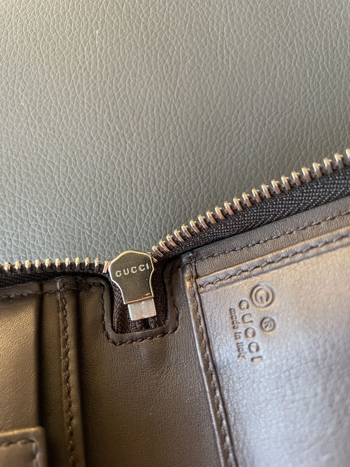 Gucci Iconic Rare Brand New Classic GG Logo XL Zip Leather Wallet Size ONE SIZE - 24 Thumbnail