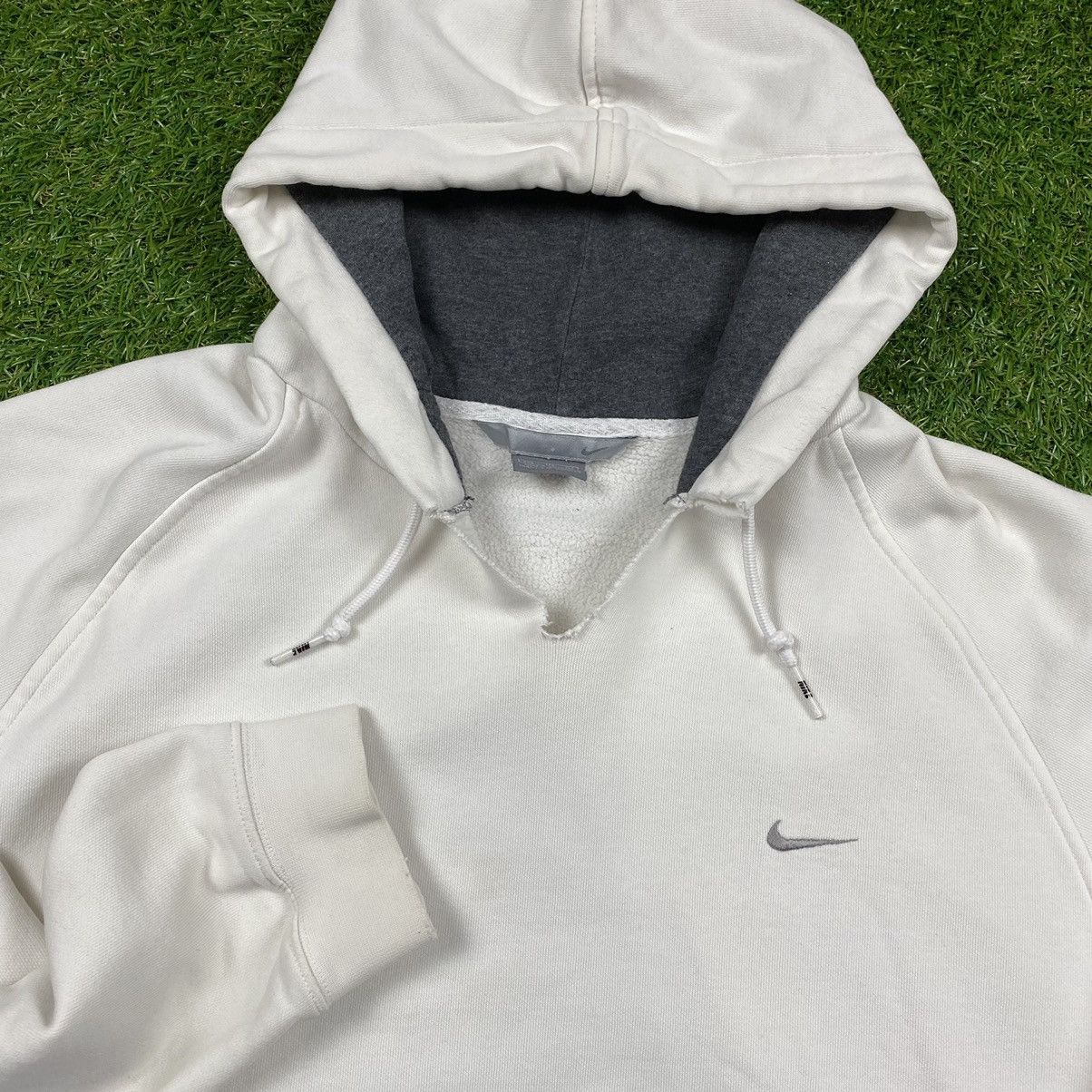 Nike Vintage Nike White Swoosh Hoodie Sweatshirt Size XXL Size US XXL / EU 58 / 5 - 2 Thumbnail