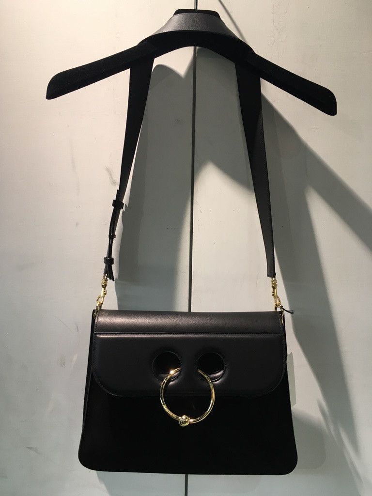 SS17 Large Pierce Bag Black