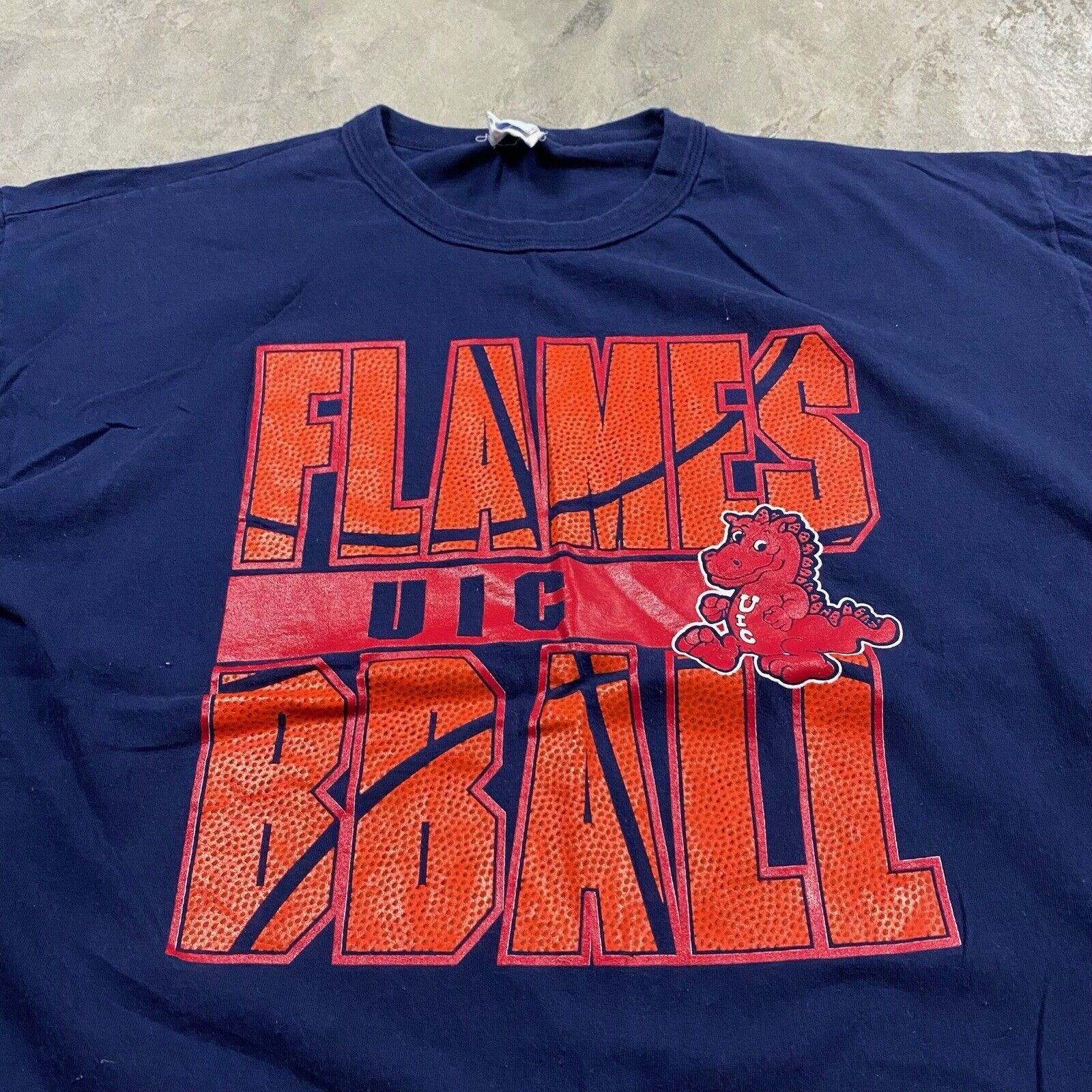 Russell Athletic 90s VTG UIC FLAMES Chicago Basketball T Shirt Dragon