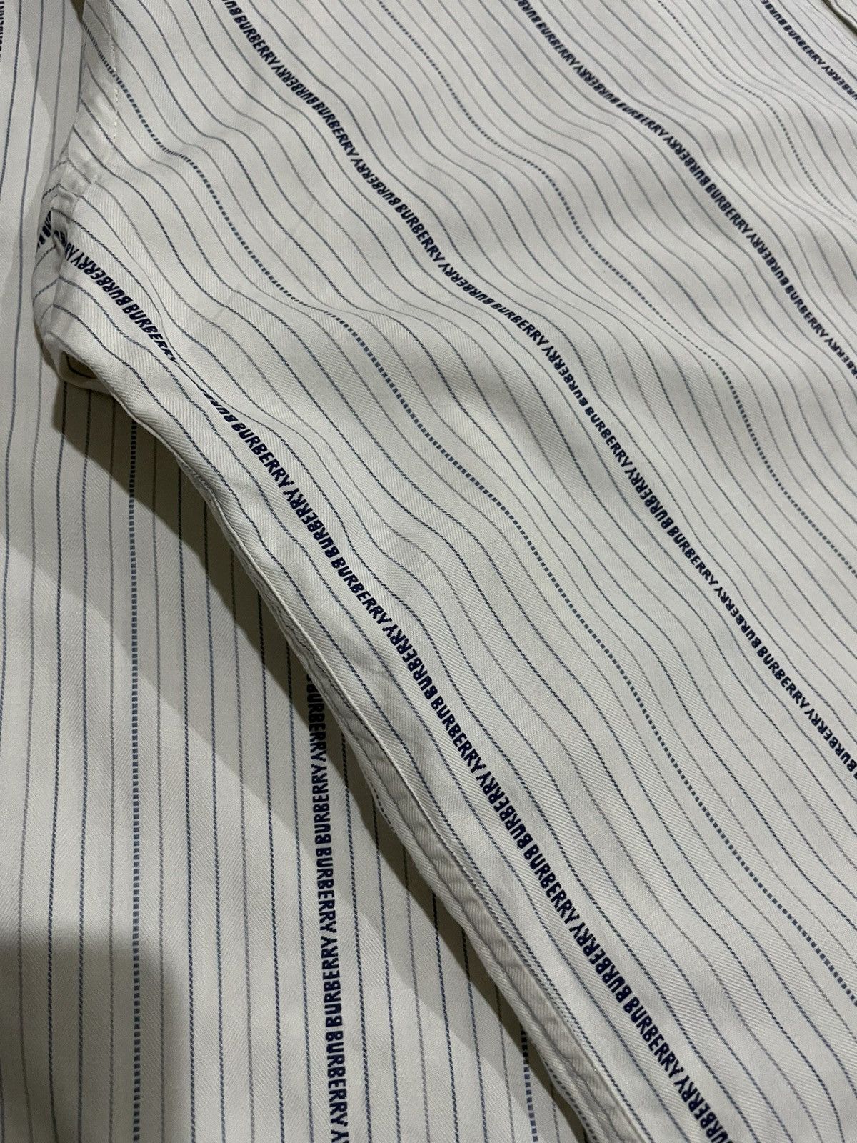 Burberry Burberry Spellout All Over Thin Stripe Shirts Size US L / EU 52-54 / 3 - 23 Thumbnail