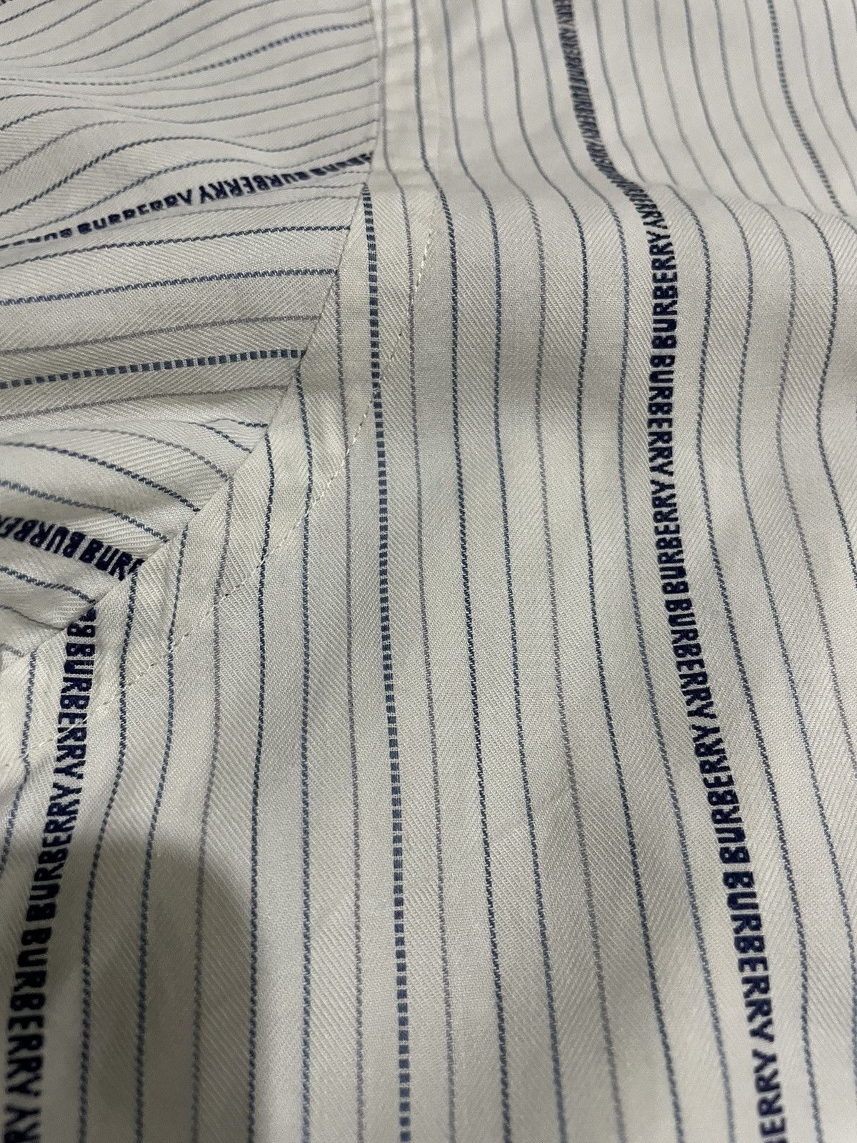Burberry Burberry Spellout All Over Thin Stripe Shirts Size US L / EU 52-54 / 3 - 17 Thumbnail