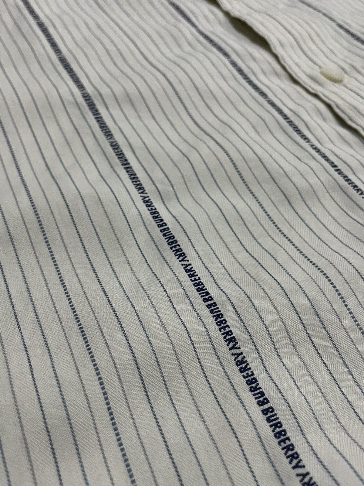 Burberry Burberry Spellout All Over Thin Stripe Shirts Size US L / EU 52-54 / 3 - 22 Thumbnail