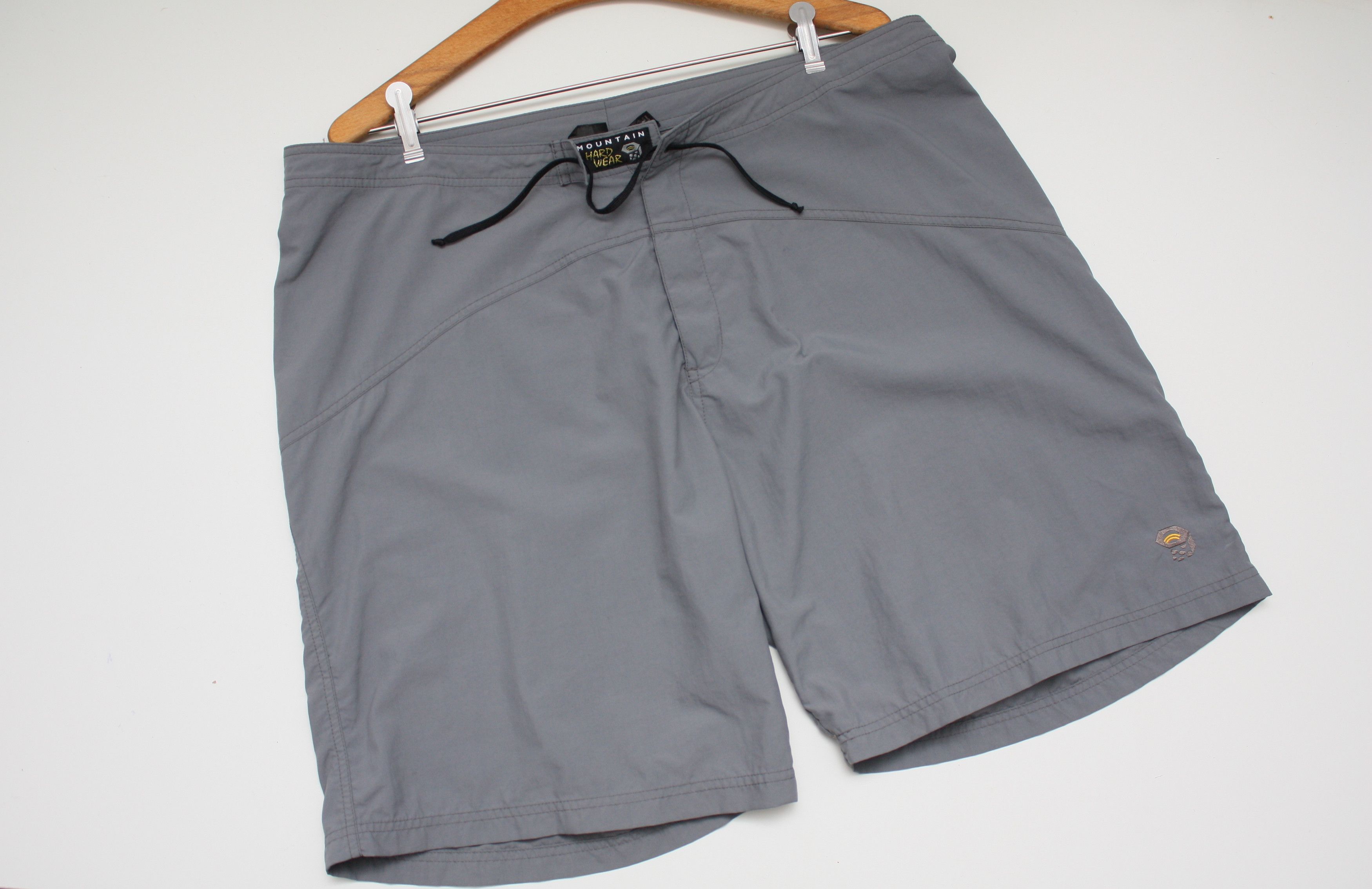 Mountain Hardwear Mountain Hardwear Grey Shorts Size US 36 / EU 52 - 1 Thumbnail