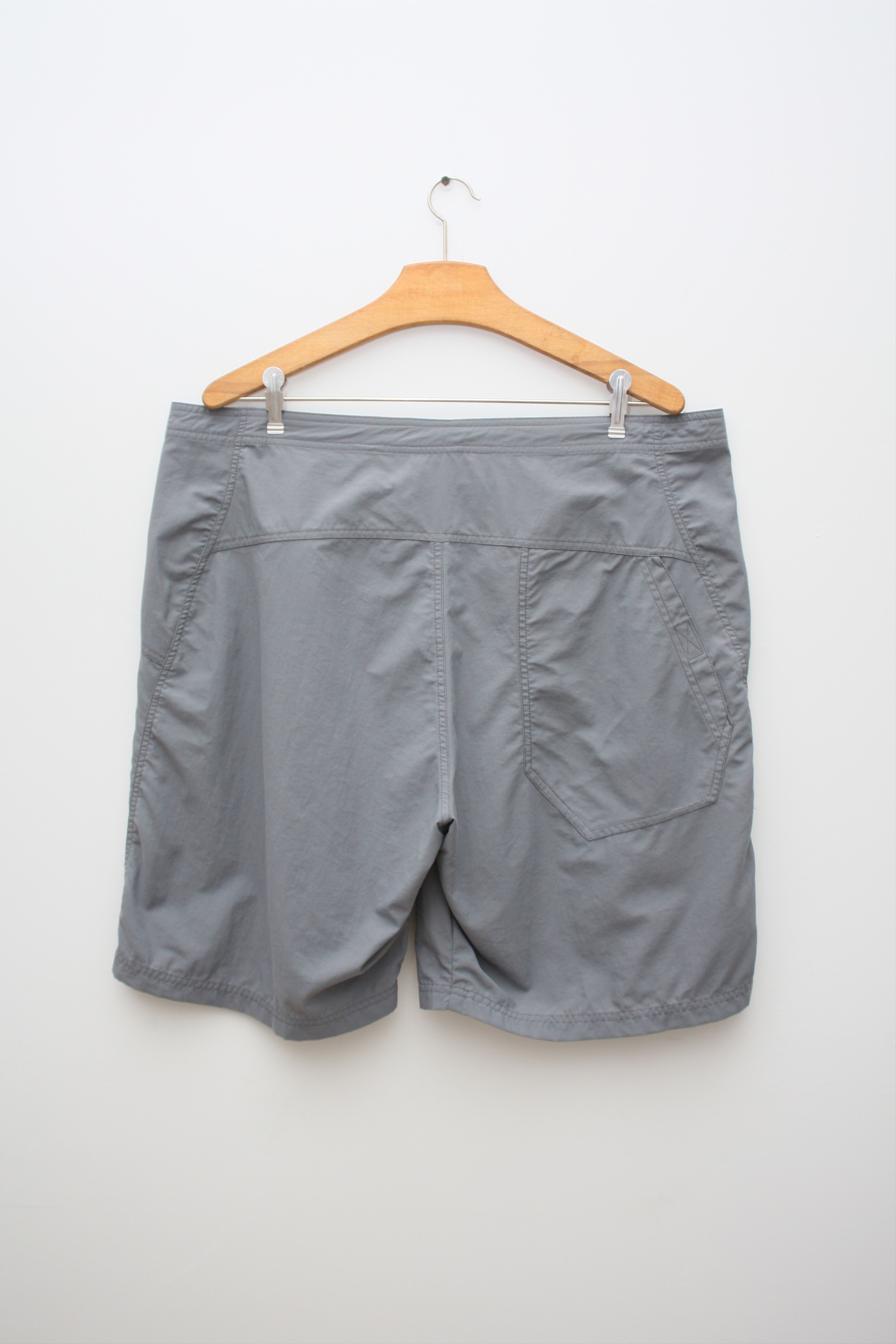 Mountain Hardwear Mountain Hardwear Grey Shorts Size US 36 / EU 52 - 3 Thumbnail