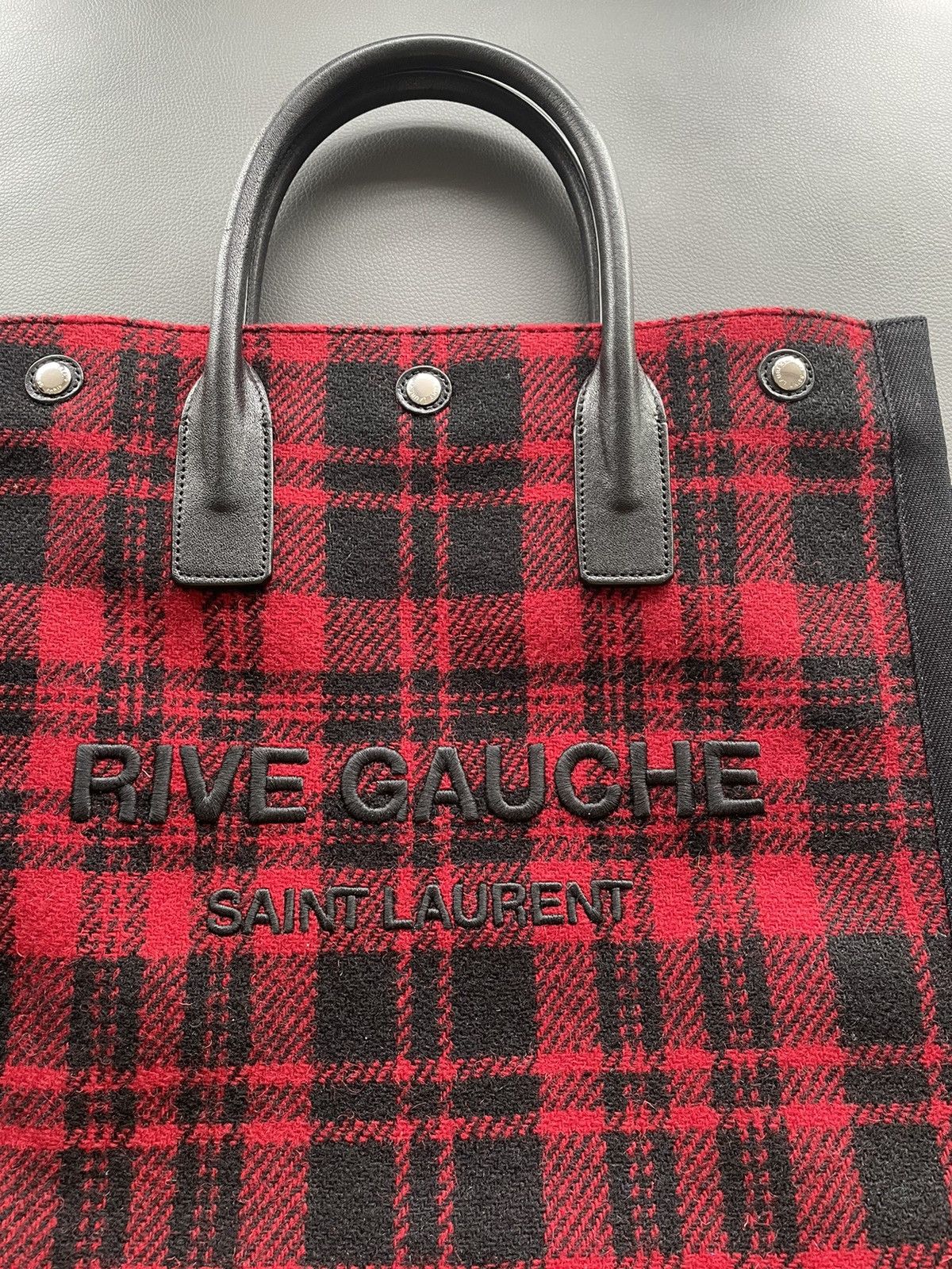 Hedi Slimane × Saint Laurent Paris × Yves Saint Laurent Limited Edition Runway Rive Gauche Saint Laurent Tote Bag Size ONE SIZE - 9 Thumbnail