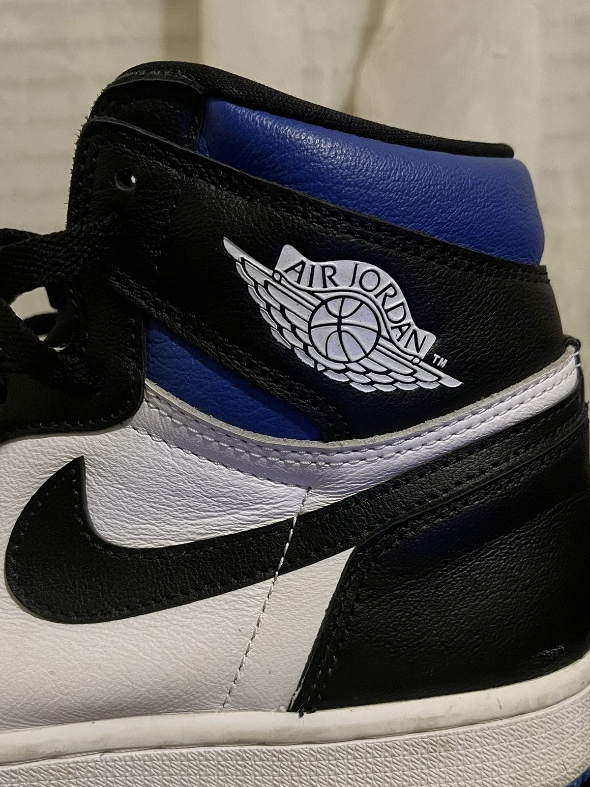 Jordan Brand × Nike Air Jordan 1 Retro High OG Royal Toe Size US 9.5 / EU 42-43 - 5 Thumbnail