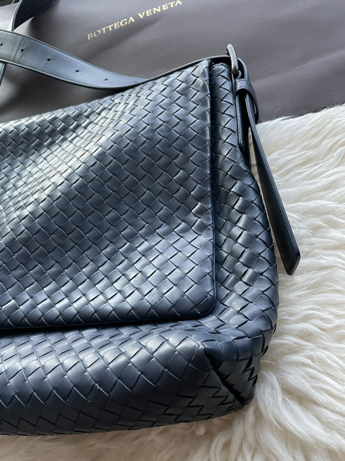 Bottega Veneta $5,000 Brand New Runway Classic Woven Leather Crossbody Bag Size ONE SIZE - 24 Thumbnail