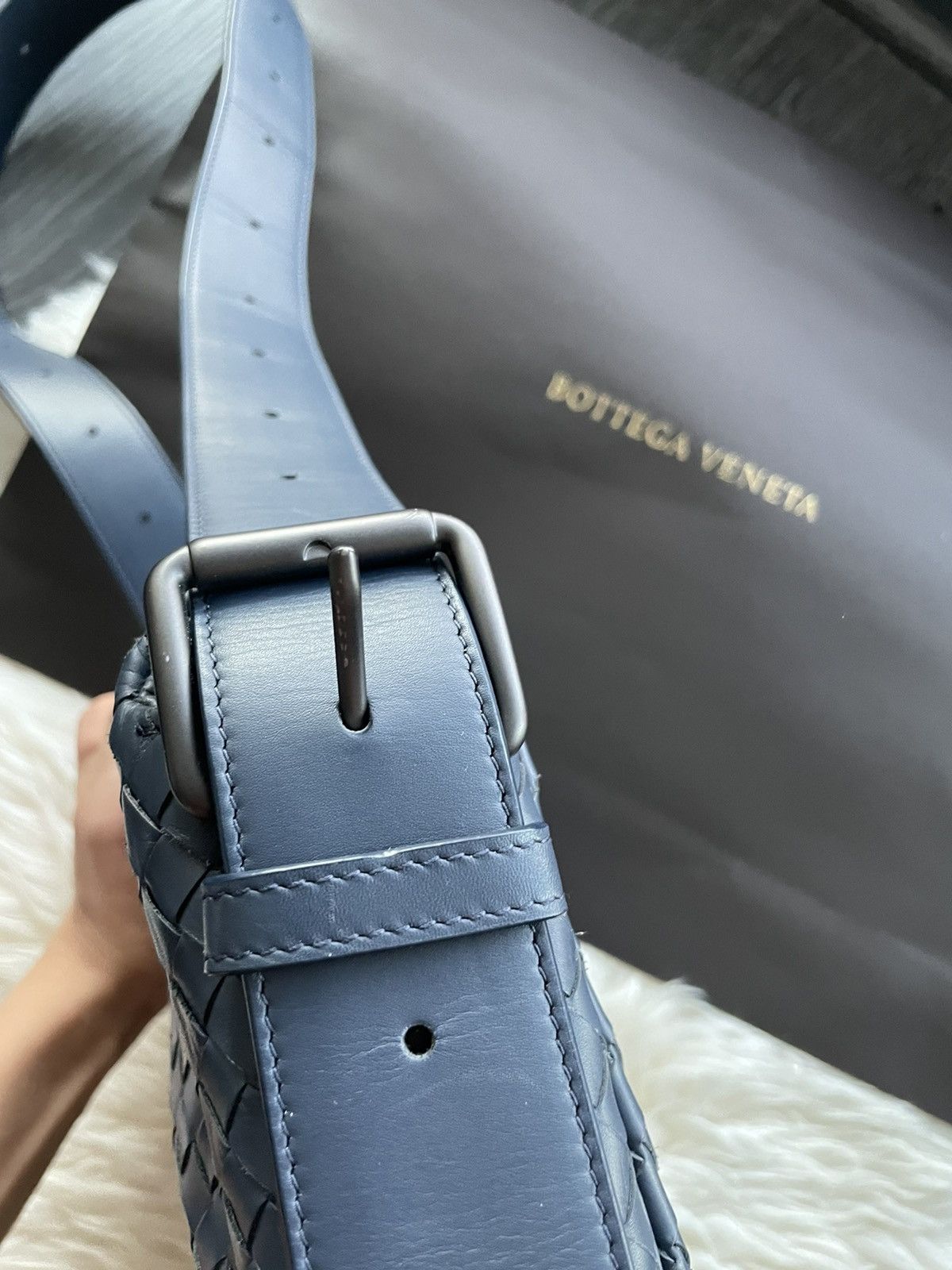 Bottega Veneta $5,000 Brand New Runway Classic Woven Leather Crossbody Bag Size ONE SIZE - 9 Thumbnail