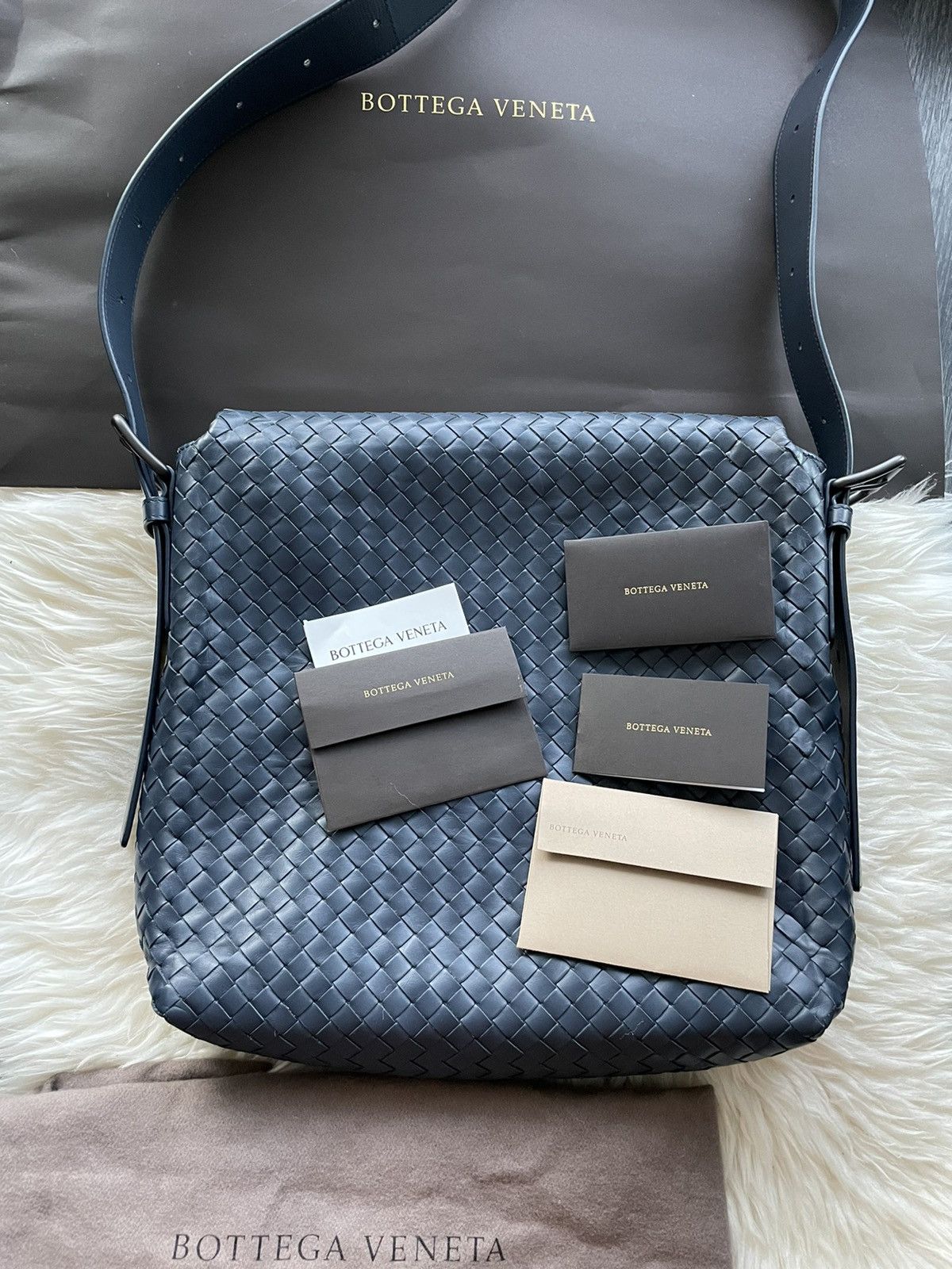 Bottega Veneta $5,000 Brand New Runway Classic Woven Leather Crossbody Bag Size ONE SIZE - 3 Thumbnail