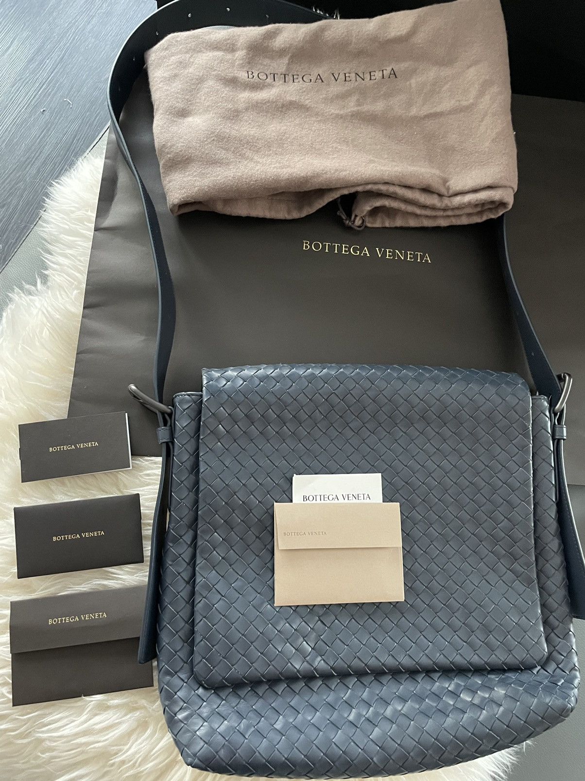 Bottega Veneta $5,000 Brand New Runway Classic Woven Leather Crossbody Bag Size ONE SIZE - 25 Thumbnail