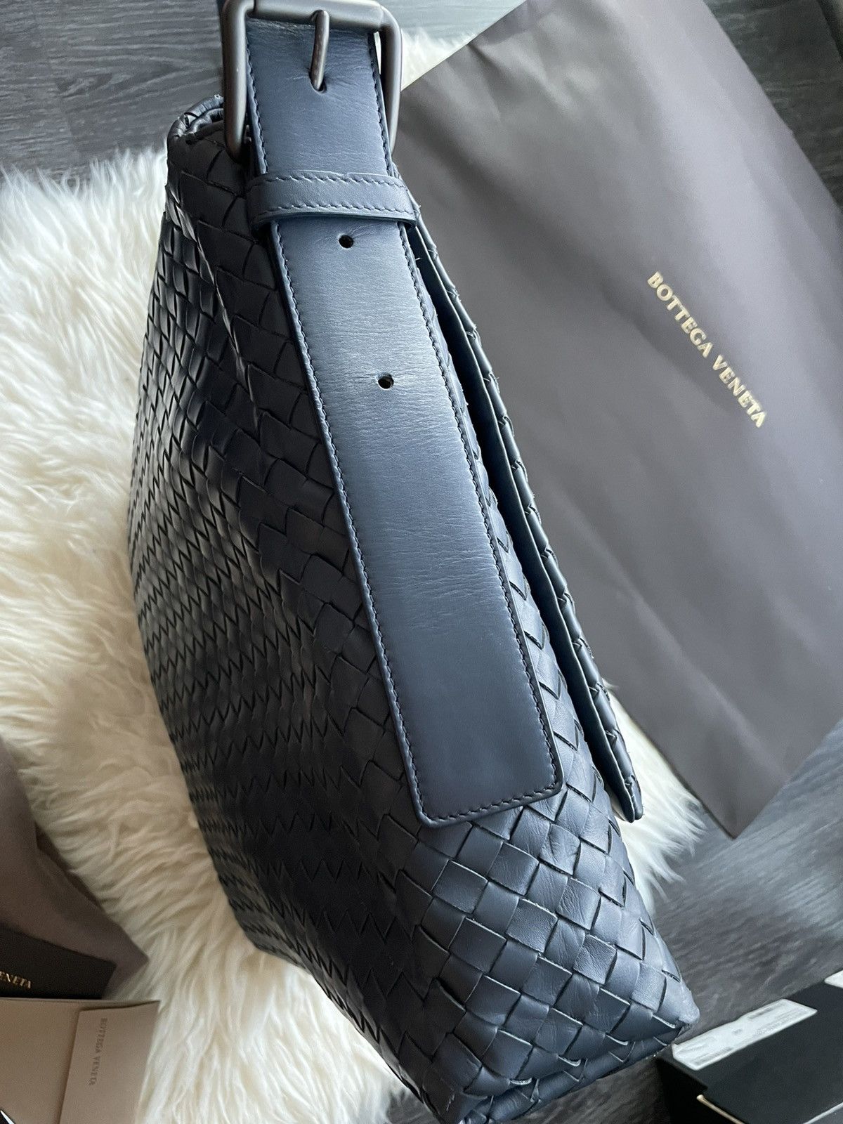 Bottega Veneta $5,000 Brand New Runway Classic Woven Leather Crossbody Bag Size ONE SIZE - 23 Thumbnail