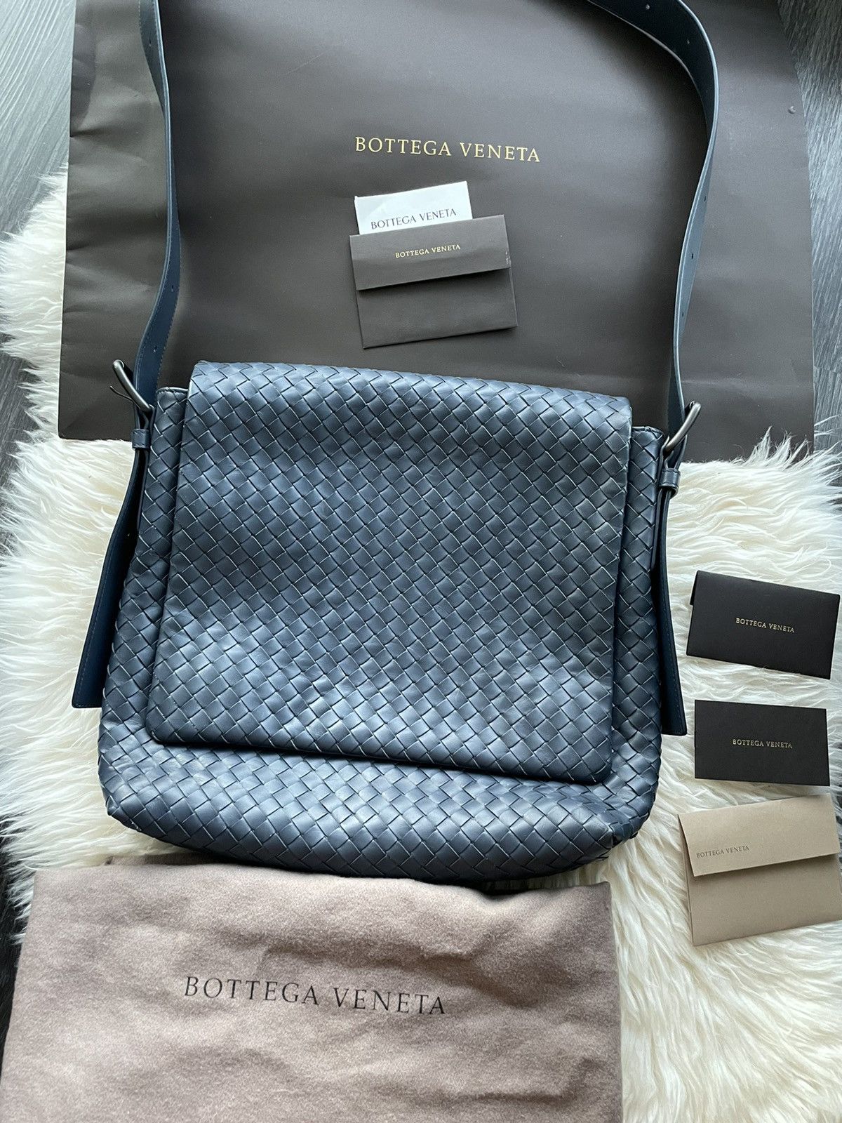 Bottega Veneta $5,000 Brand New Runway Classic Woven Leather Crossbody Bag Size ONE SIZE - 15 Thumbnail