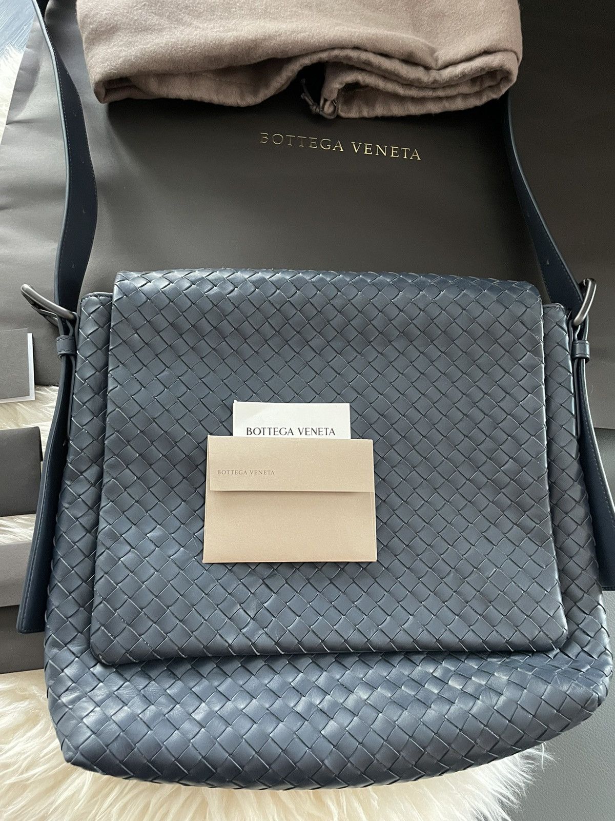 Bottega Veneta $5,000 Brand New Runway Classic Woven Leather Crossbody Bag Size ONE SIZE - 21 Thumbnail