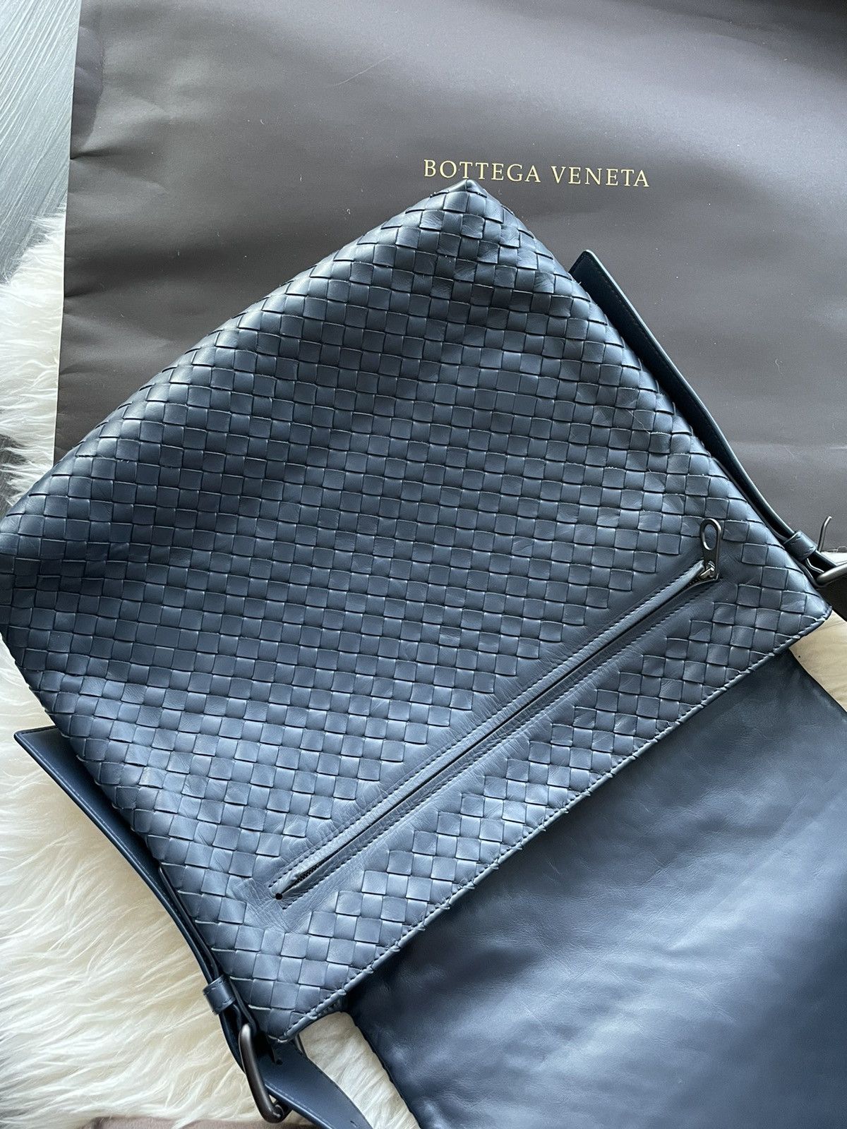 Bottega Veneta $5,000 Brand New Runway Classic Woven Leather Crossbody Bag Size ONE SIZE - 16 Thumbnail