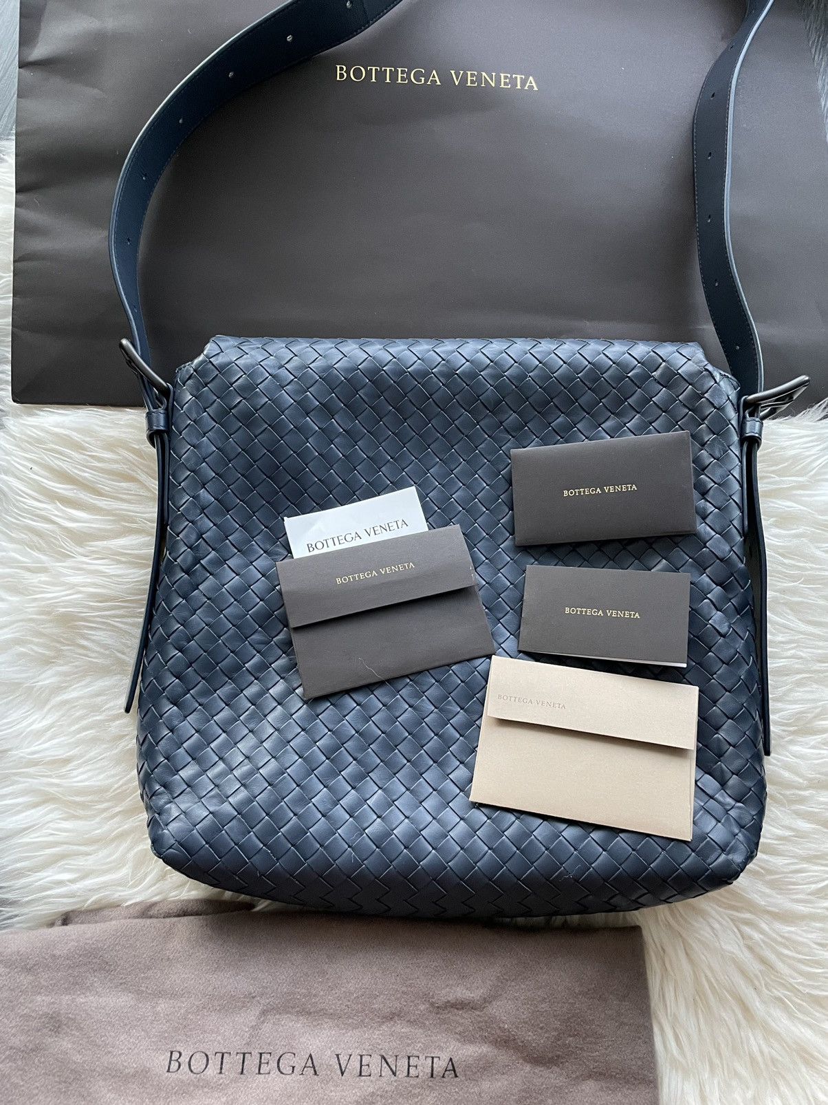 Bottega Veneta $5,000 Brand New Runway Classic Woven Leather Crossbody Bag Size ONE SIZE - 12 Thumbnail