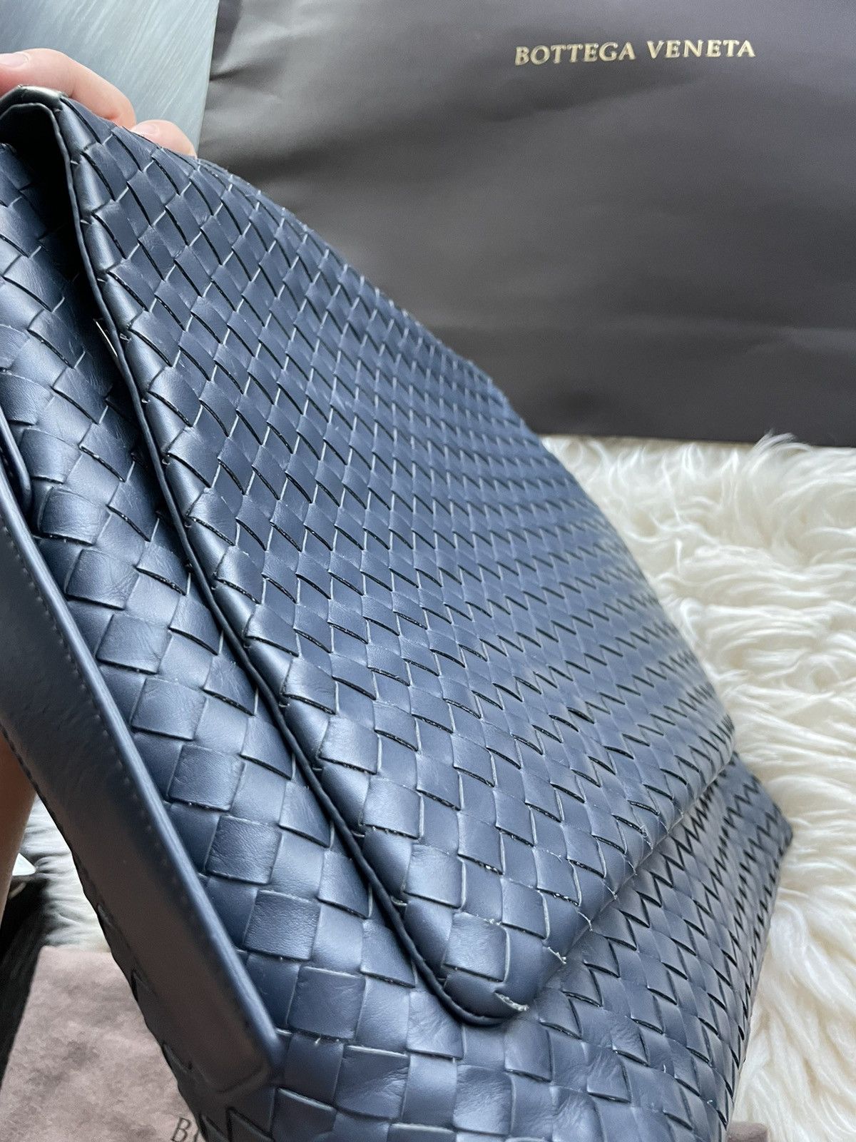 Bottega Veneta $5,000 Brand New Runway Classic Woven Leather Crossbody Bag Size ONE SIZE - 10 Thumbnail