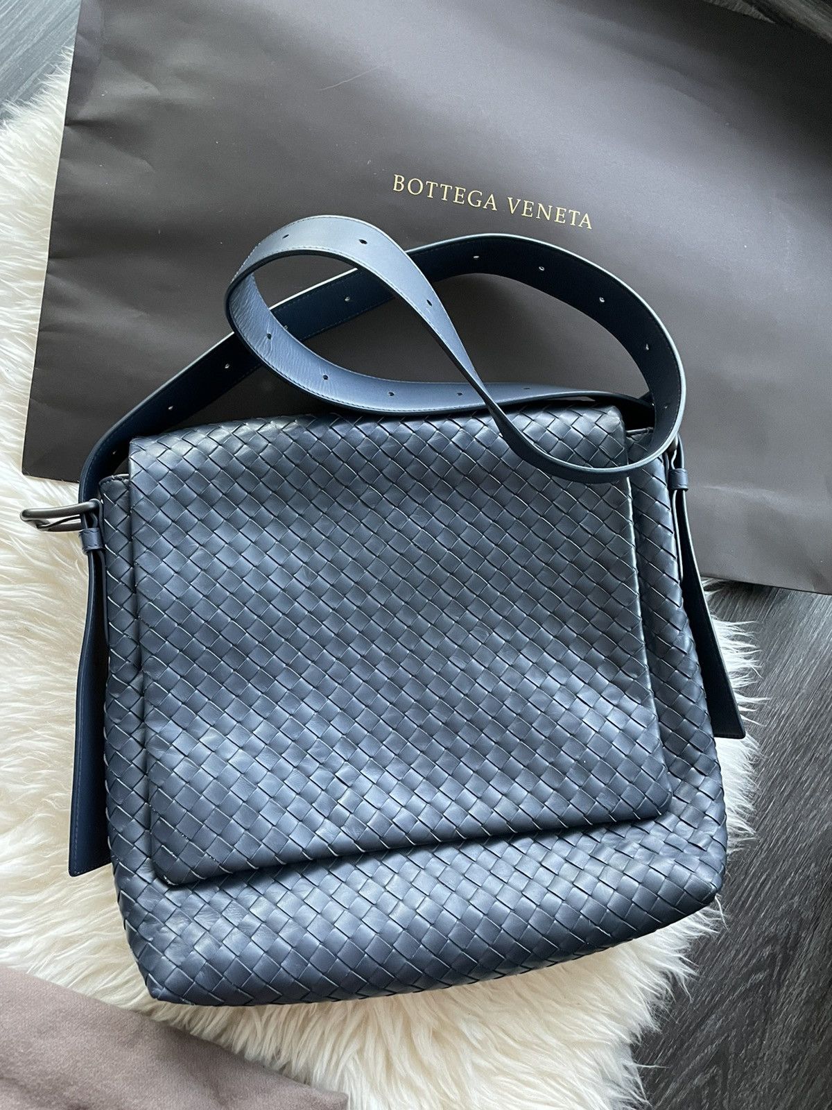 Bottega Veneta $5,000 Brand New Runway Classic Woven Leather Crossbody Bag Size ONE SIZE - 2 Thumbnail