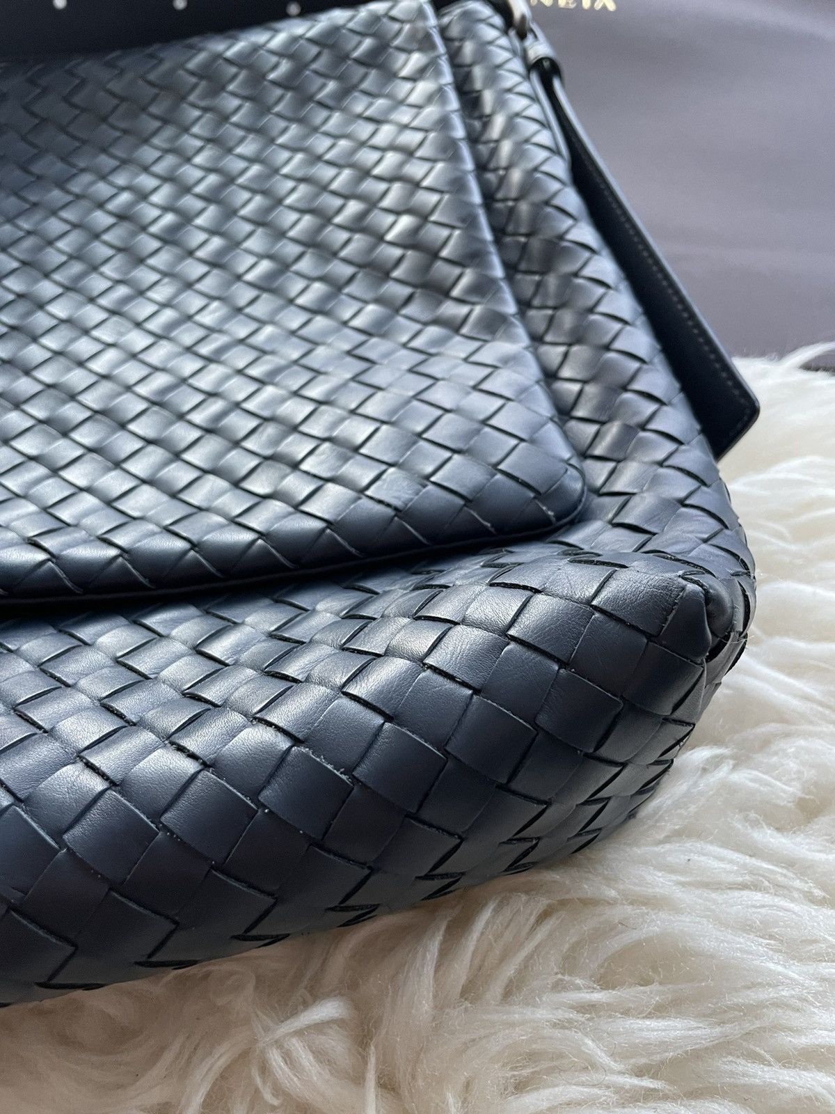 Bottega Veneta $5,000 Brand New Runway Classic Woven Leather Crossbody Bag Size ONE SIZE - 7 Thumbnail