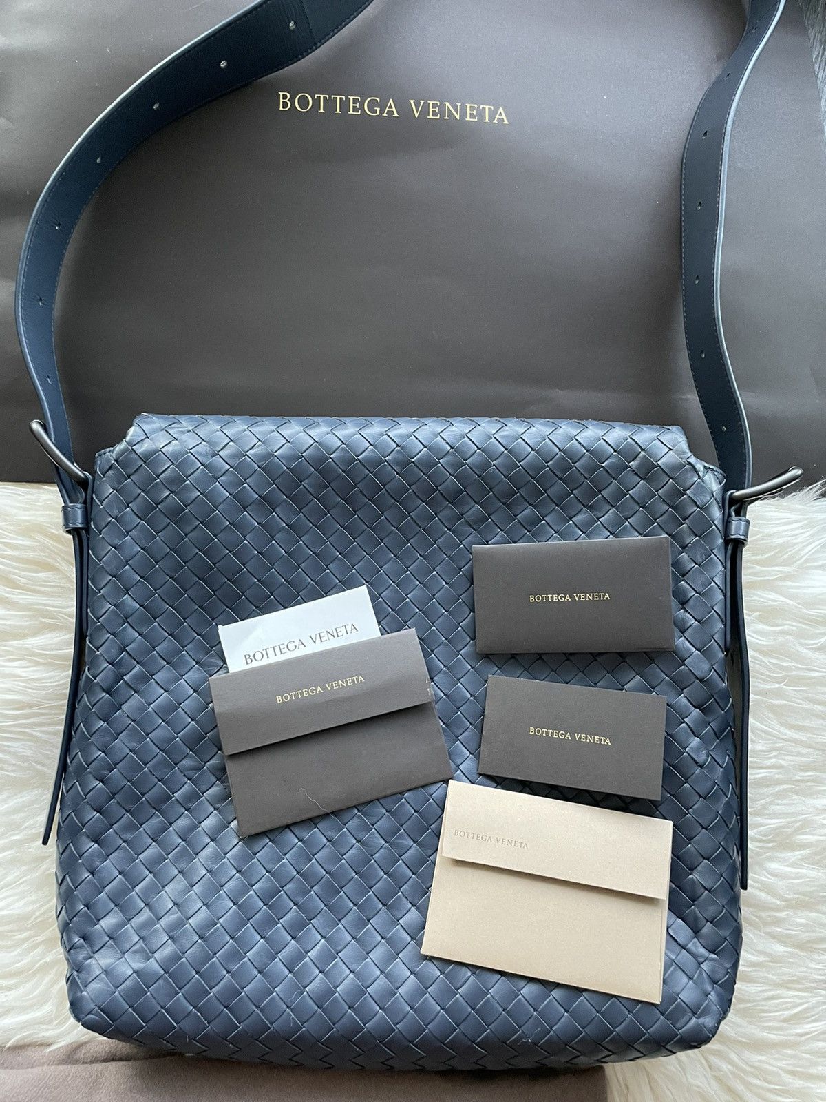 Bottega Veneta $5,000 Brand New Runway Classic Woven Leather Crossbody Bag Size ONE SIZE - 14 Thumbnail