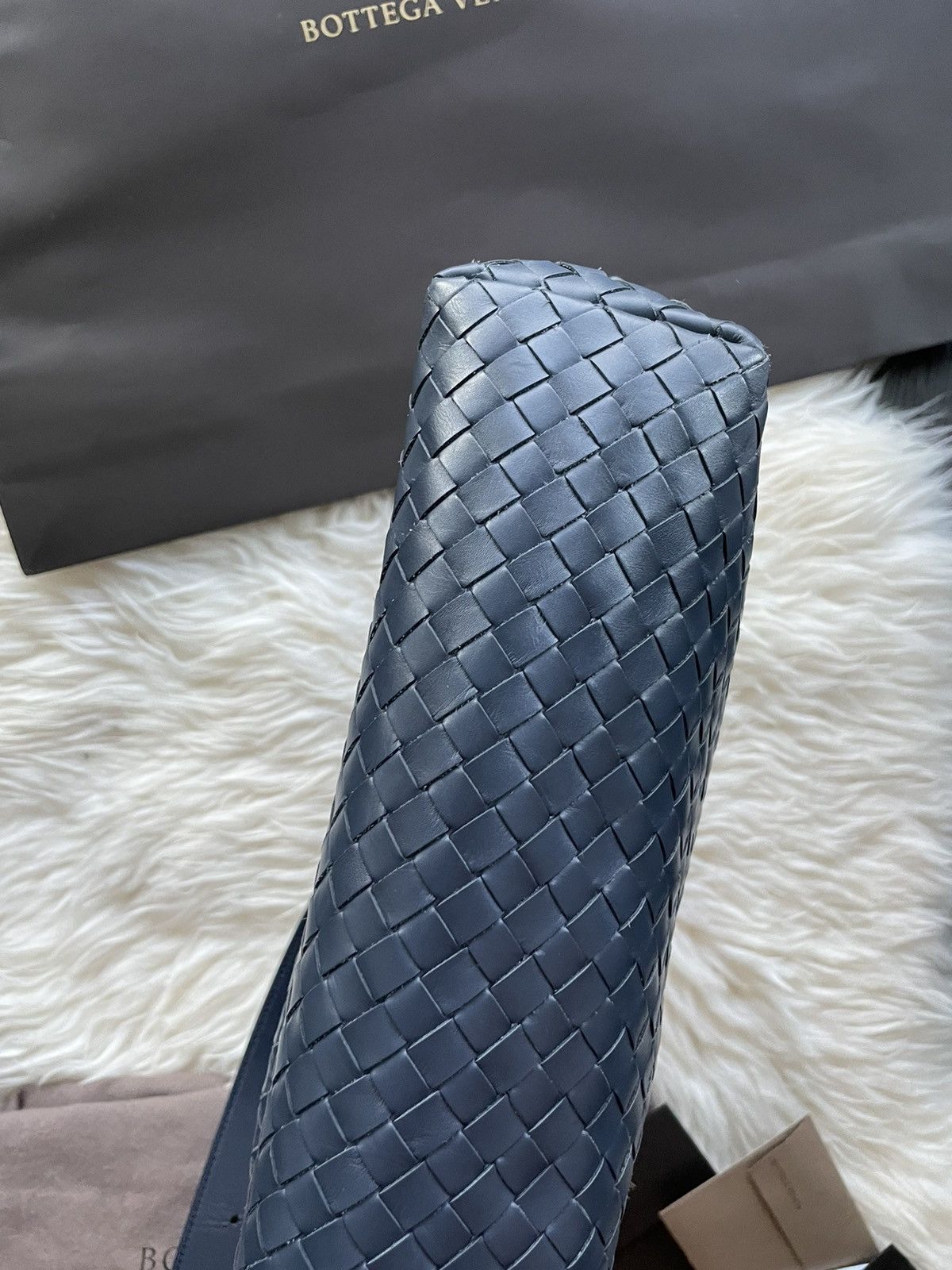 Bottega Veneta $5,000 Brand New Runway Classic Woven Leather Crossbody Bag Size ONE SIZE - 22 Thumbnail