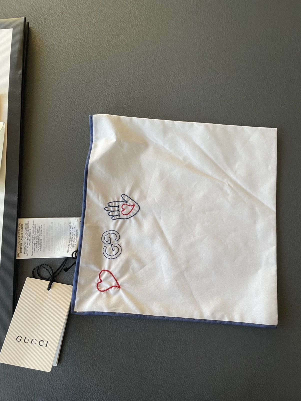 Gucci Rare Limited BrandNew Super Runway Gucci Logo Pocket-square Size ONE SIZE - 17 Thumbnail