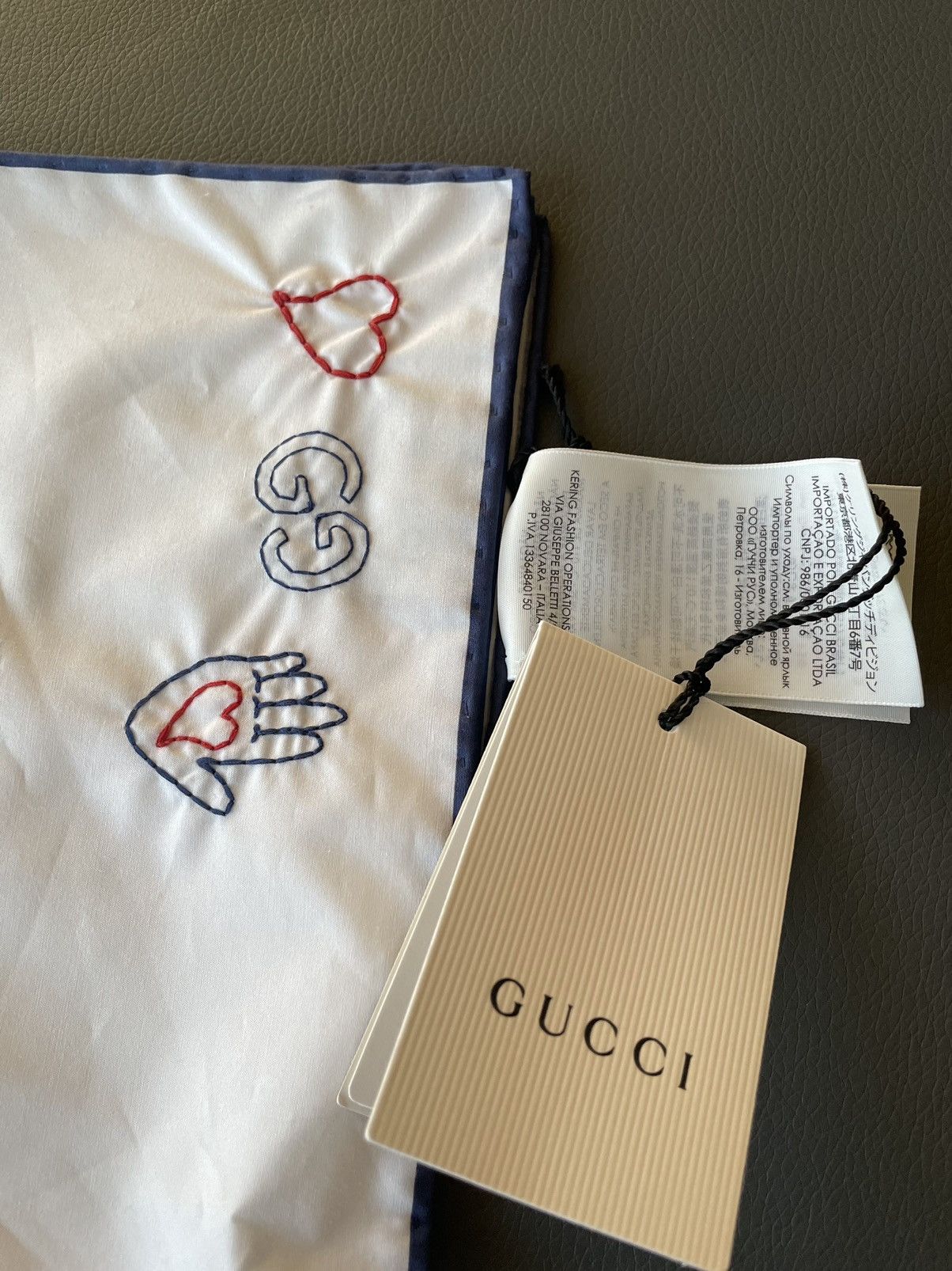 Gucci Rare Limited BrandNew Super Runway Gucci Logo Pocket-square Size ONE SIZE - 15 Thumbnail