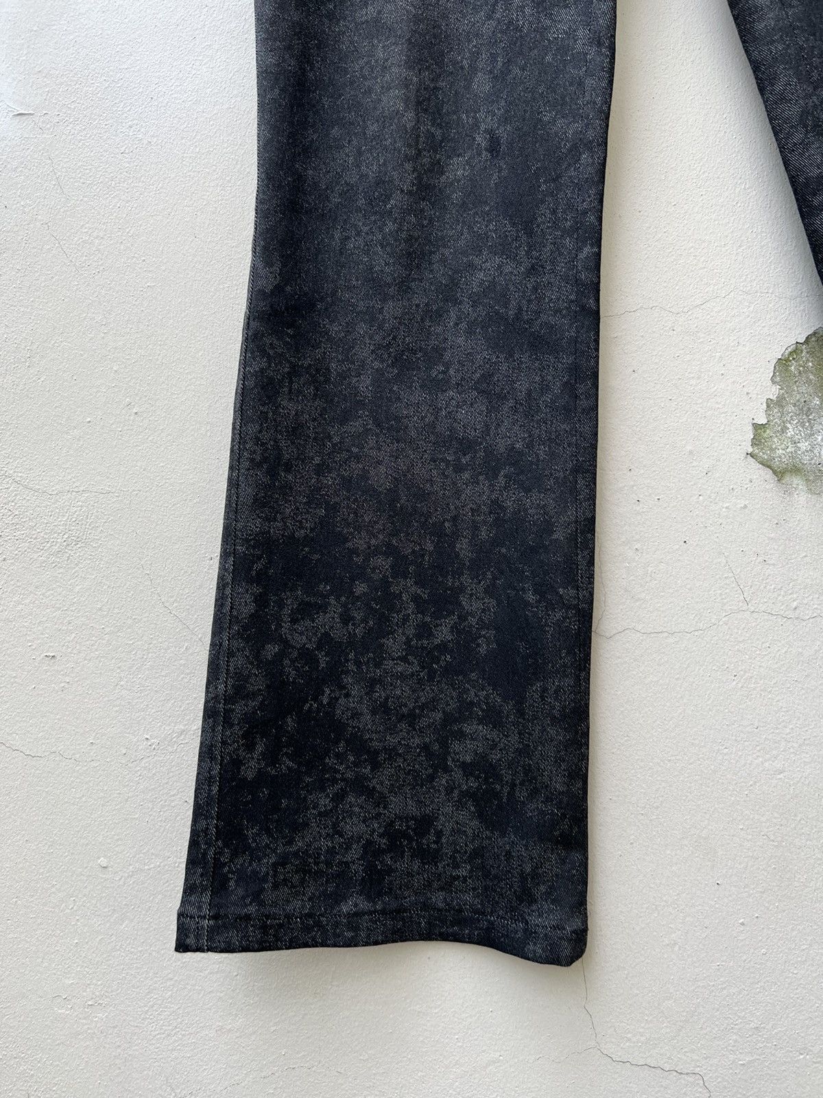 Tornado Mart Vintage Tornado Mart Black Camo Stretchable Flare Jeans Size US 31 - 11 Thumbnail