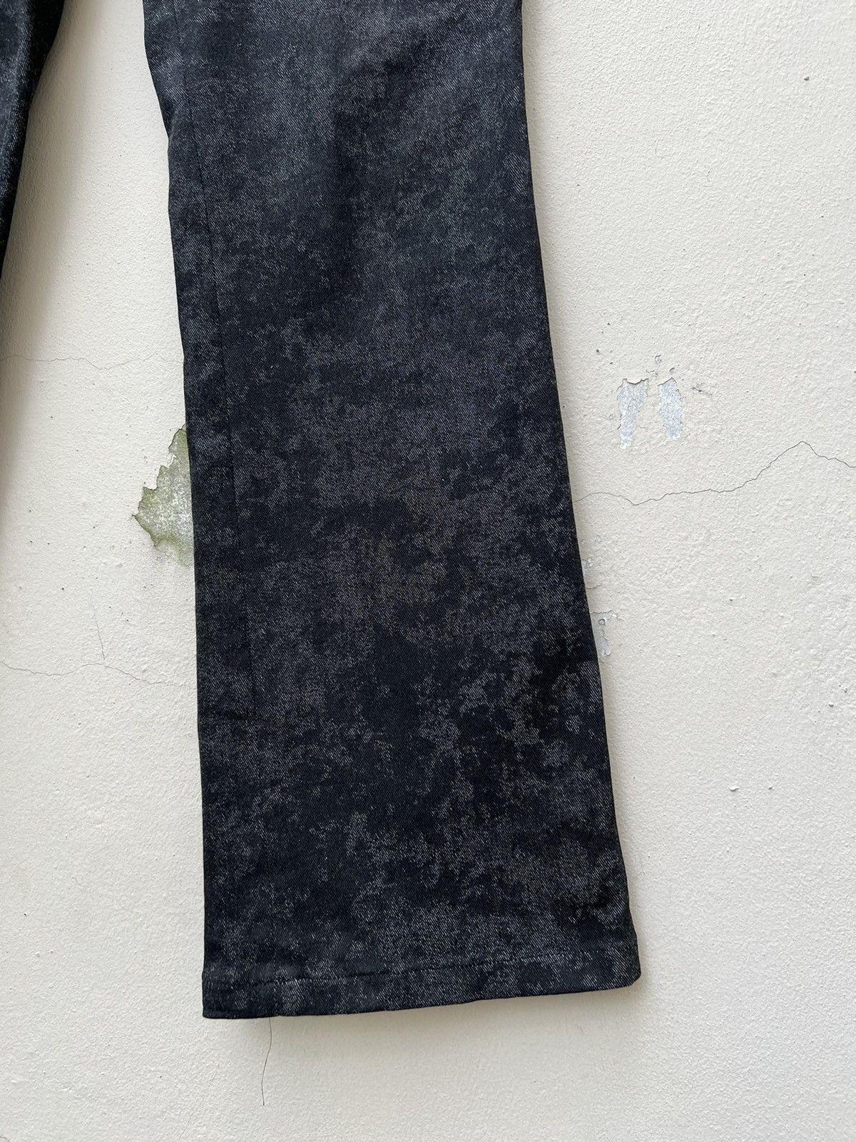 Tornado Mart Vintage Tornado Mart Black Camo Stretchable Flare Jeans Size US 31 - 13 Thumbnail