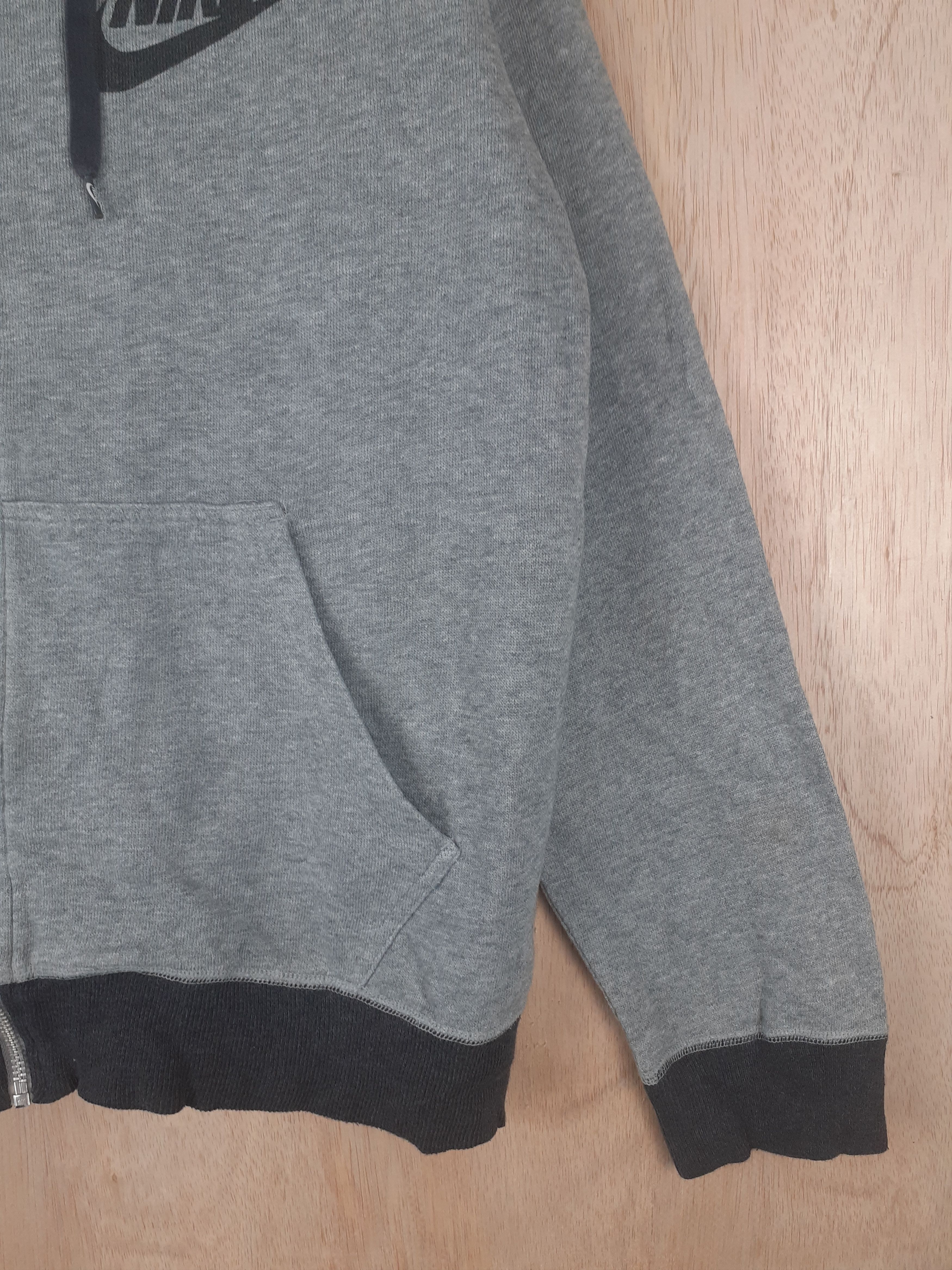Japanese Brand Nike gray sweater vintage hoodie #3070 Size US L / EU 52-54 / 3 - 4 Thumbnail