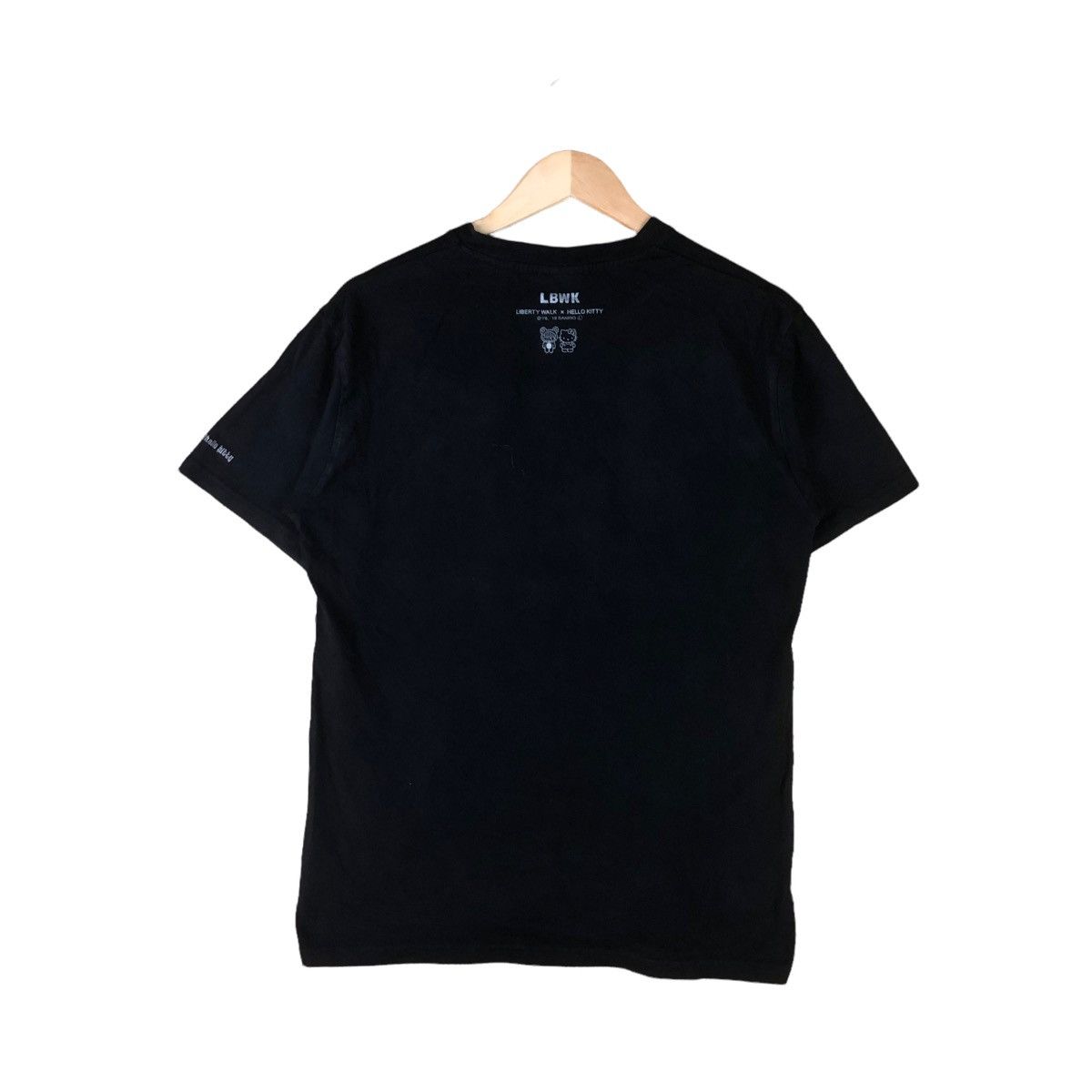 Japanese Brand Japanese Brand Liberty Walked X Hello Kitty Big Logo Tshirt Size US M / EU 48-50 / 2 - 8 Thumbnail