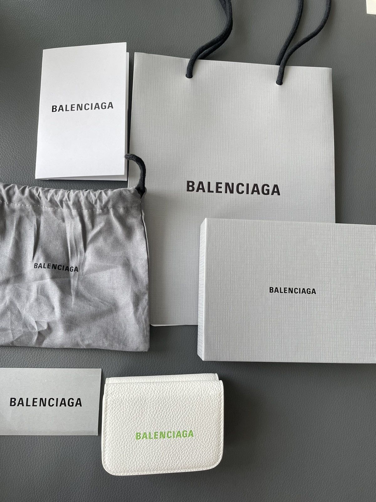 Balenciaga Limited Edition Rare 100% New Balenciaga Logo Wallet Runway Size ONE SIZE - 2 Thumbnail