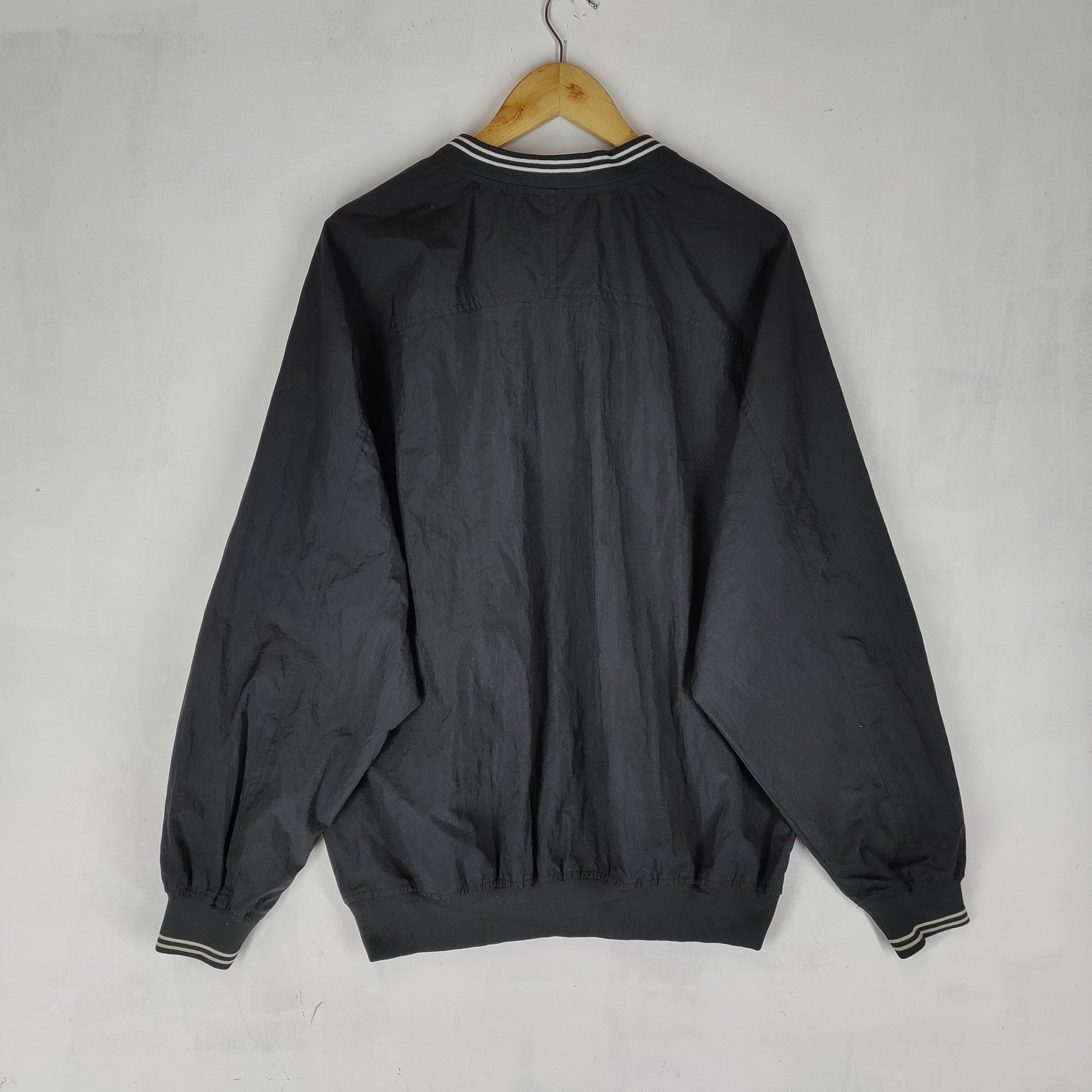 Nike Vintage 90s NIKE CENTER SWOOSH Vneck Polyester Sweatshirt Size US XL / EU 56 / 4 - 6 Thumbnail