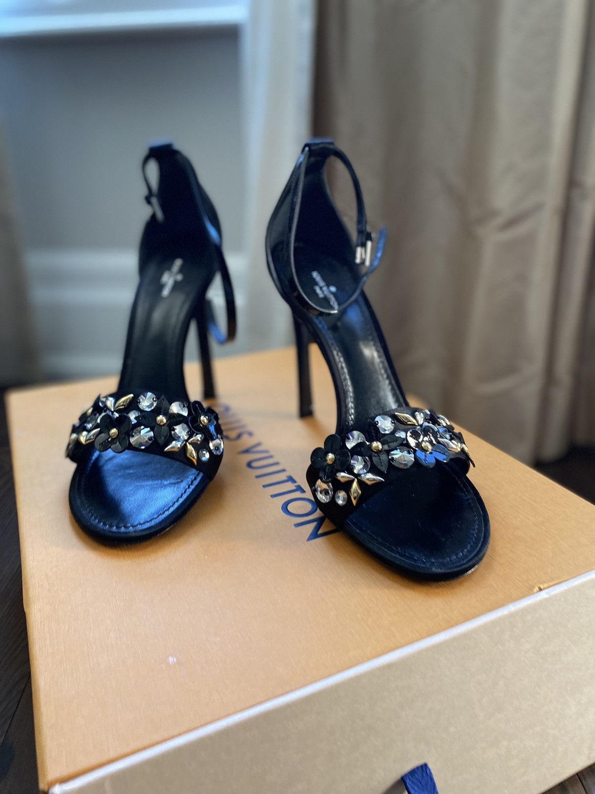Louis Vuitton LOUIS VUITTON HEELS Size US 9.5 / IT 39.5 - 2 Thumbnail