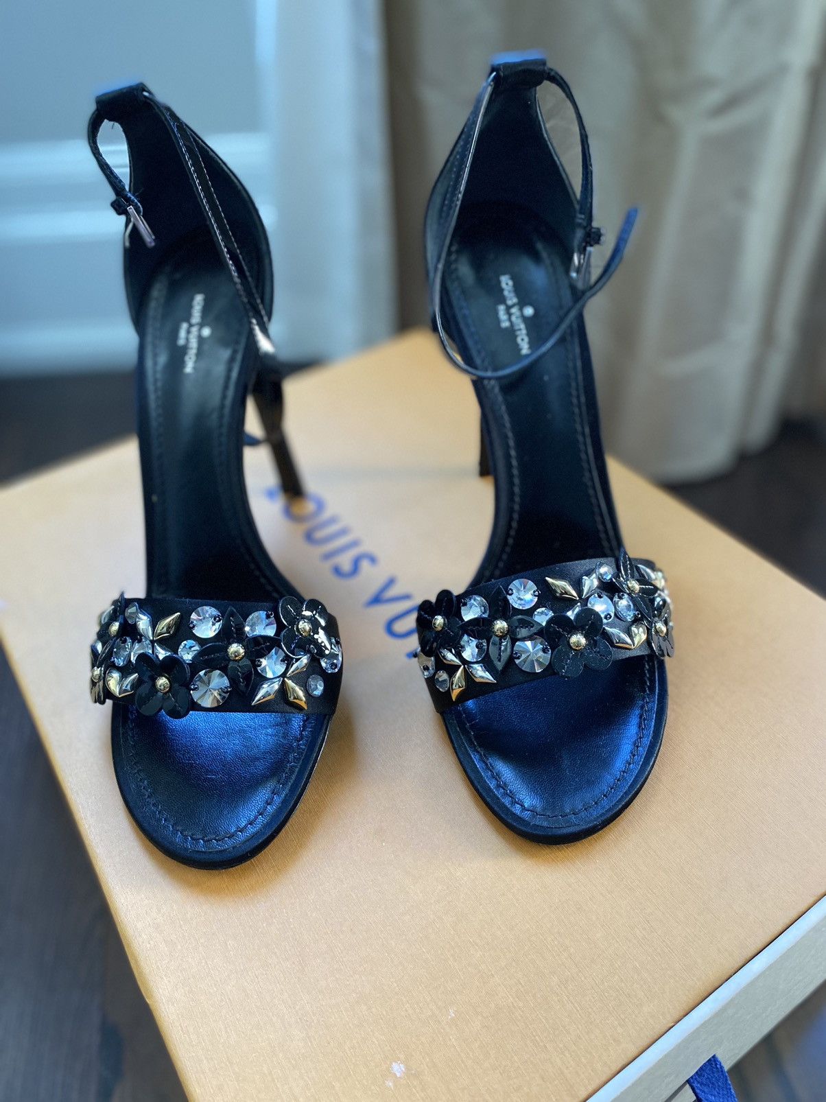 Louis Vuitton LOUIS VUITTON HEELS Size US 9.5 / IT 39.5 - 7 Thumbnail