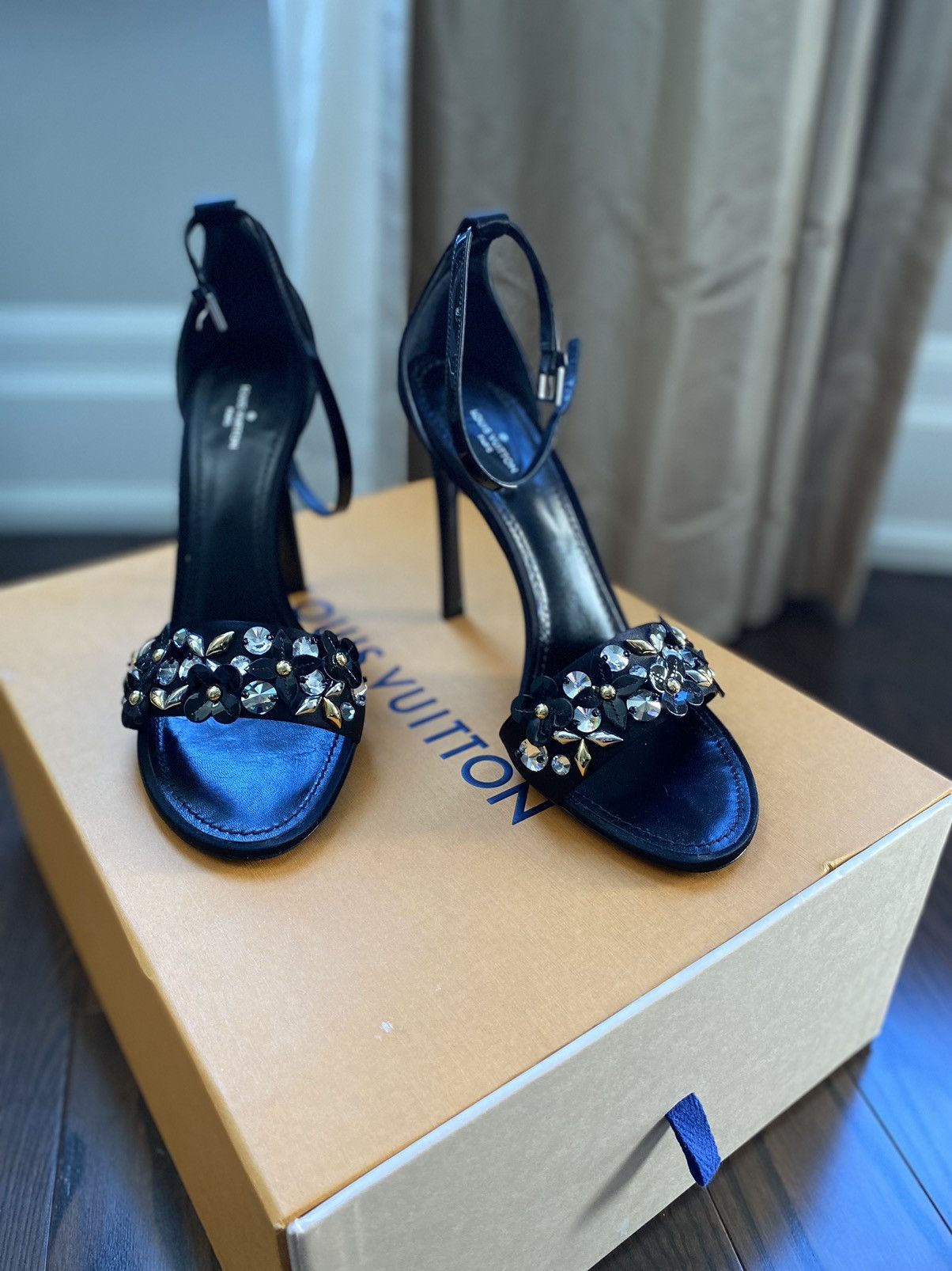 Louis Vuitton LOUIS VUITTON HEELS Size US 9.5 / IT 39.5 - 1 Thumbnail