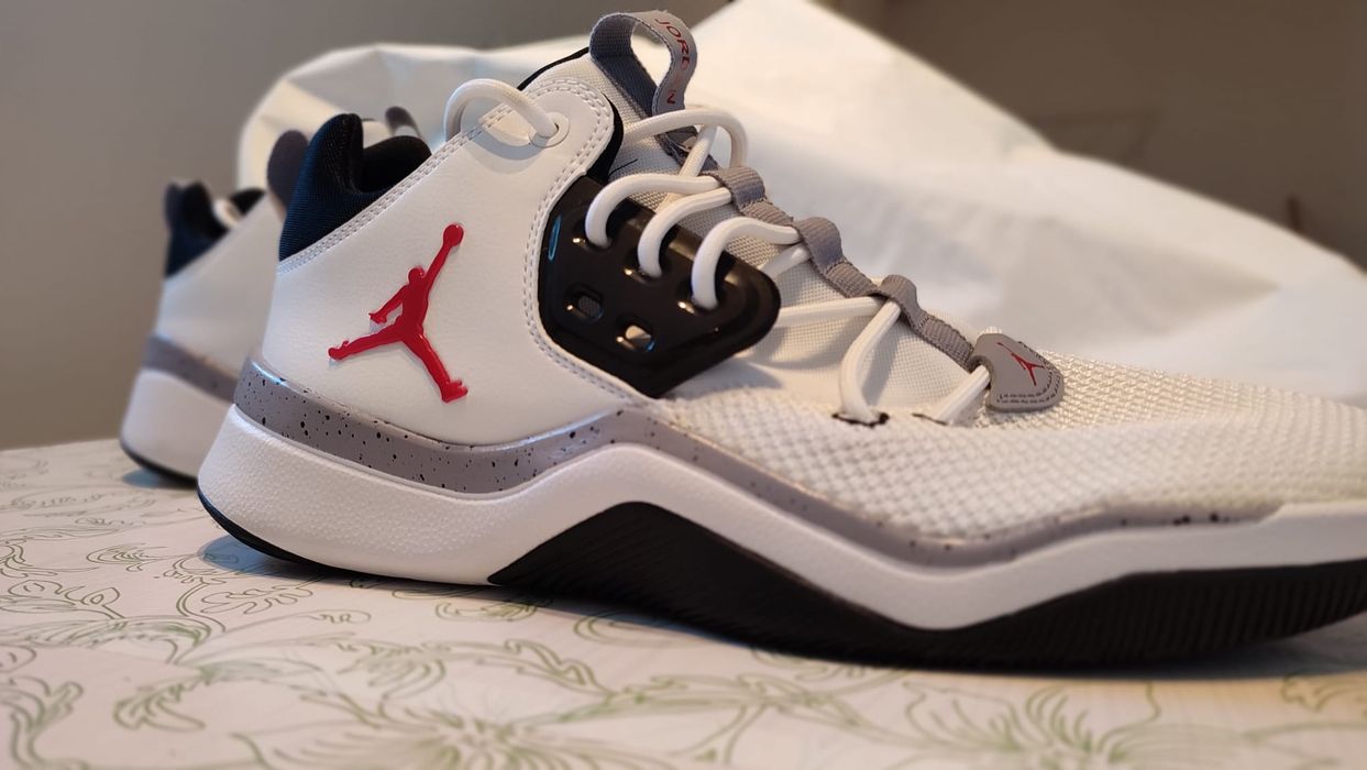 Jordan dna outlet white cement