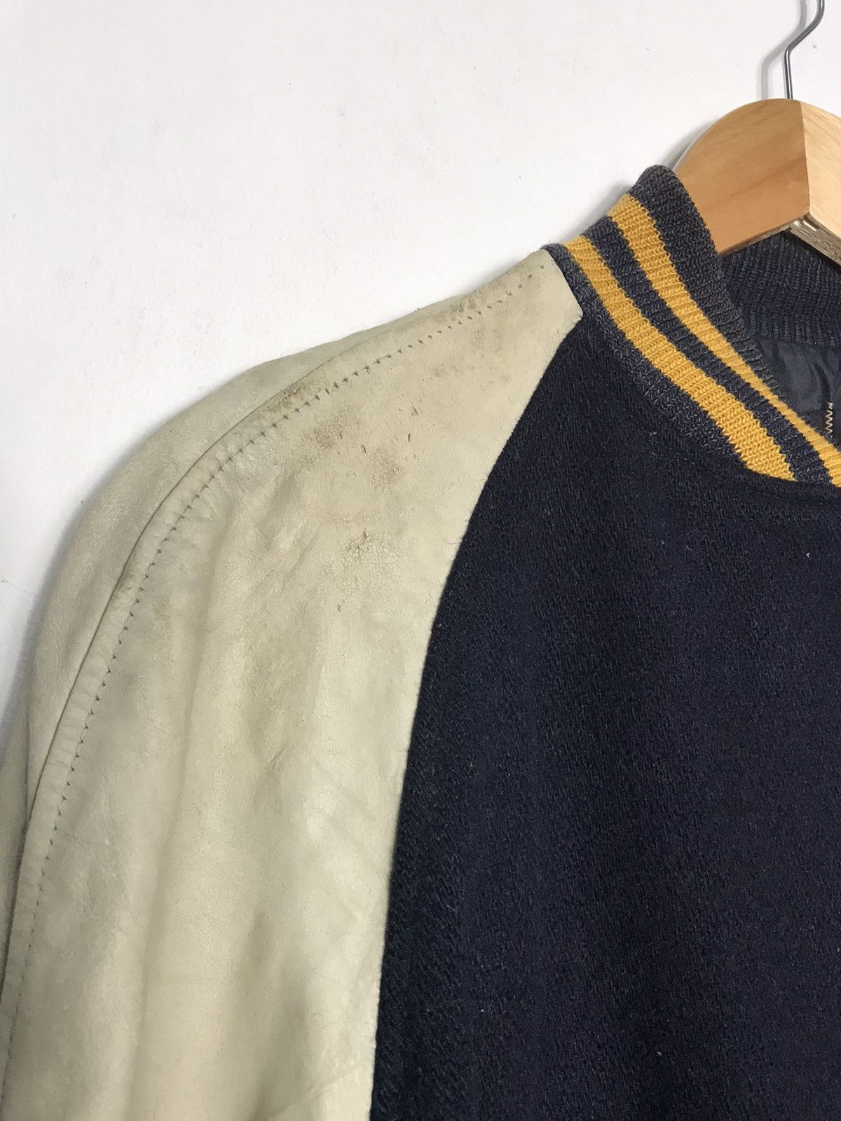 Vintage Vintage Butwin Sleeve Leather Varsity Jacket Size US L / EU 52-54 / 3 - 2 Thumbnail