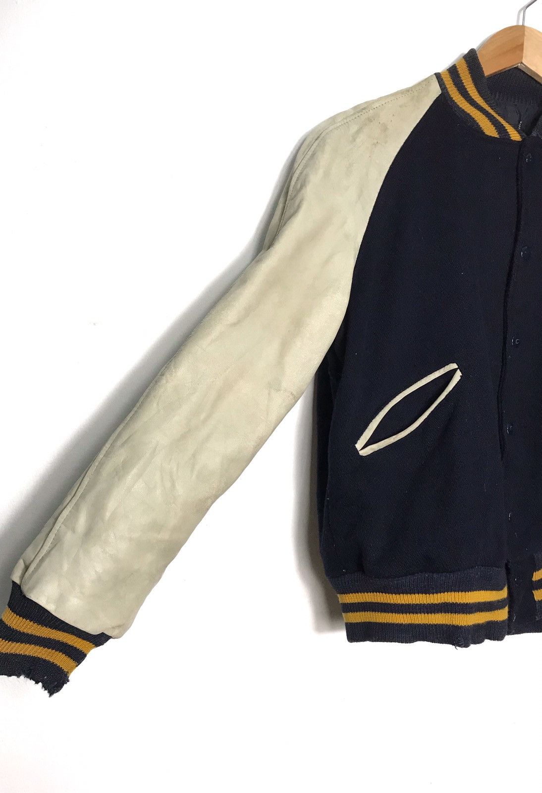 Vintage Vintage Butwin Sleeve Leather Varsity Jacket Size US L / EU 52-54 / 3 - 5 Thumbnail
