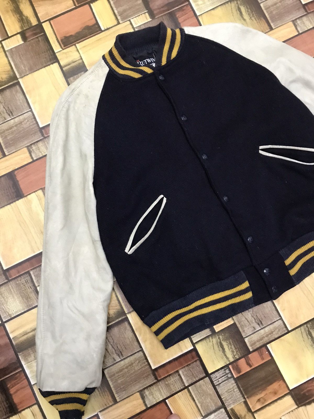 Vintage Vintage Butwin Sleeve Leather Varsity Jacket Size US L / EU 52-54 / 3 - 1 Thumbnail