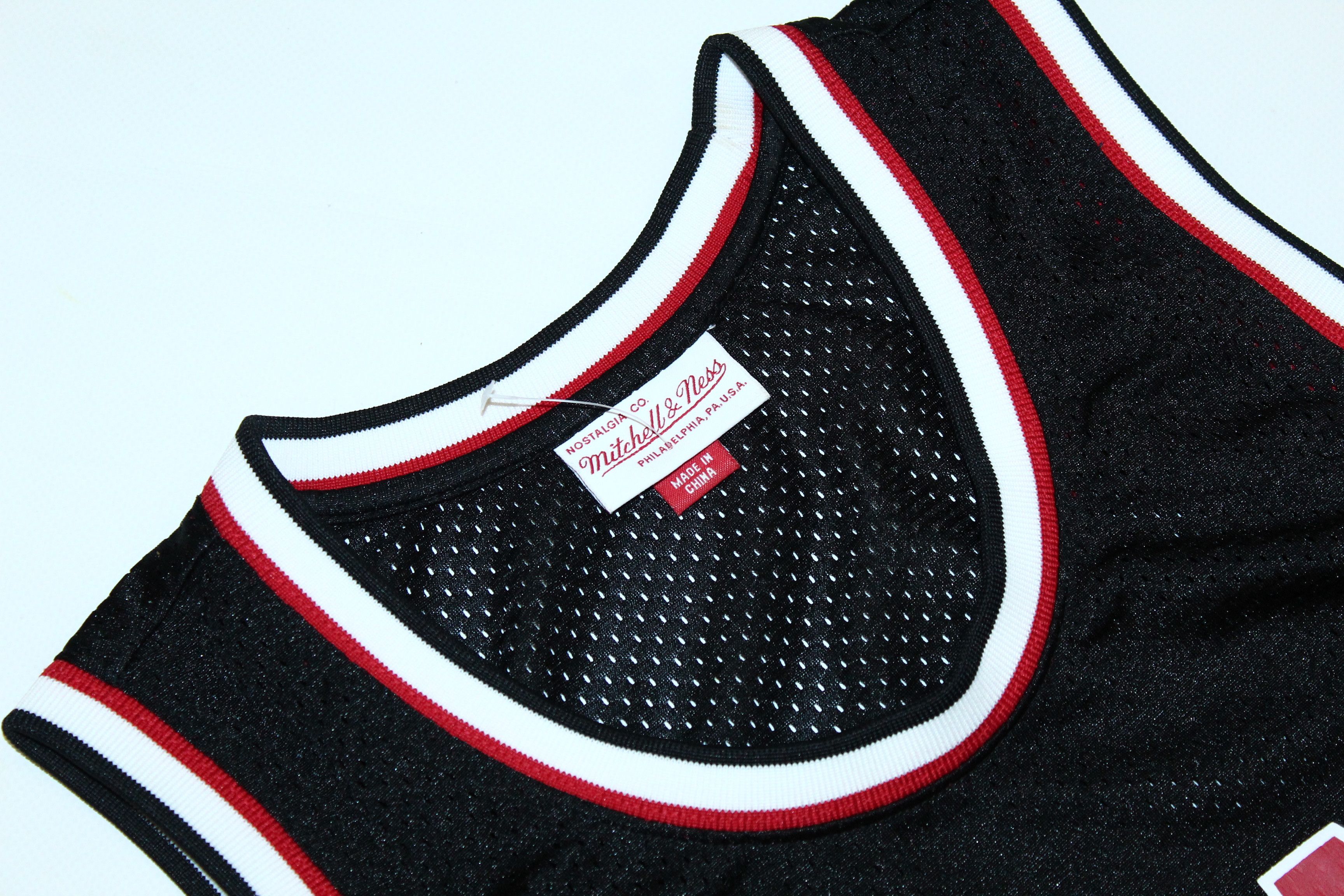 Mitchell & Ness Vtg Mitchell & Ness Chicago Bulls Classic Fan Jersey Size US M / EU 48-50 / 2 - 4 Thumbnail