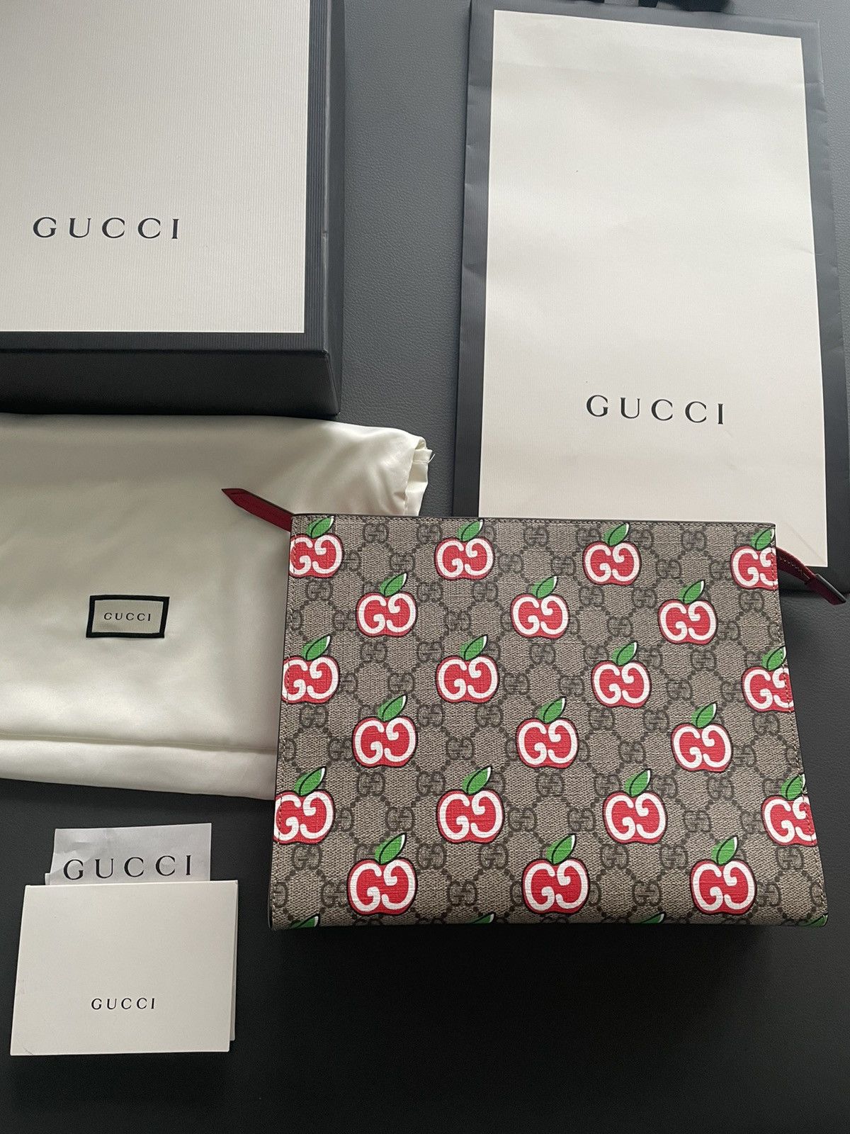 Gucci Super Runway Gucci Limited Edition Logo Pouch Clutch Bag Size ONE SIZE - 6 Thumbnail