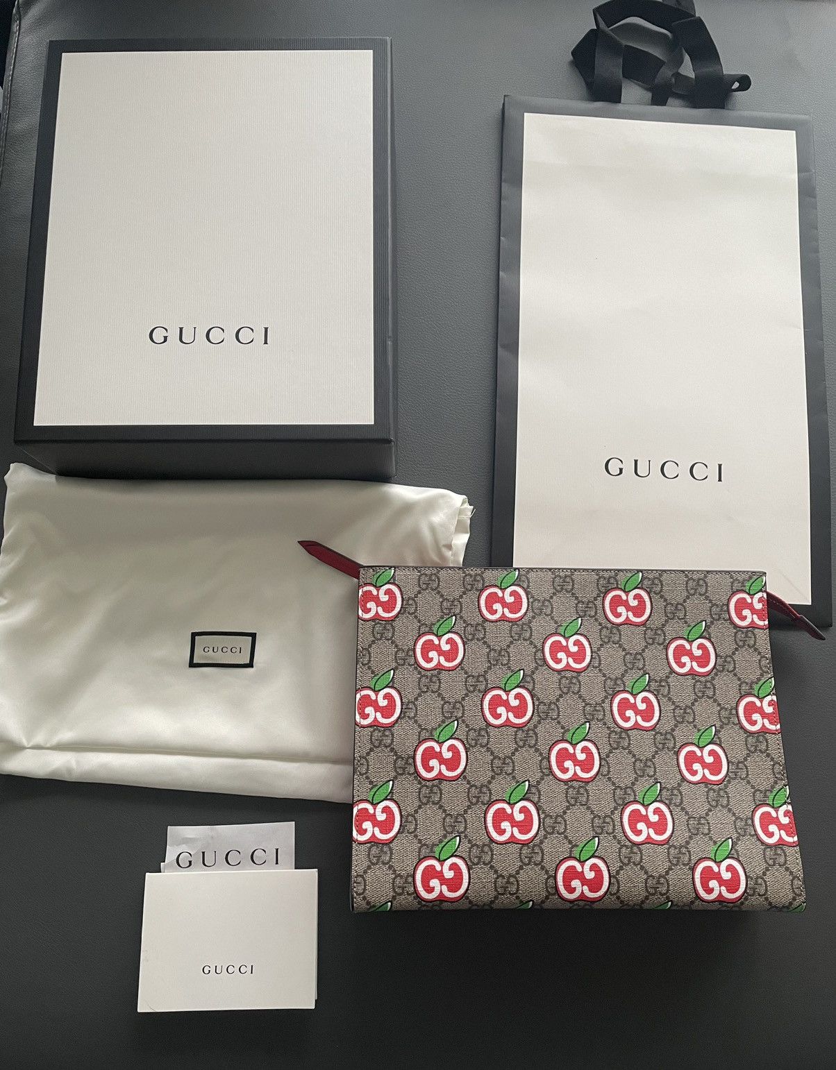 Gucci Super Runway Gucci Limited Edition Logo Pouch Clutch Bag Size ONE SIZE - 7 Thumbnail