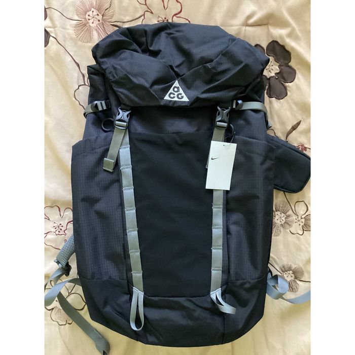 Nike ACG Nike ACG 36 Backpack Size (44L) 2,686 CU IN Color Black/Si