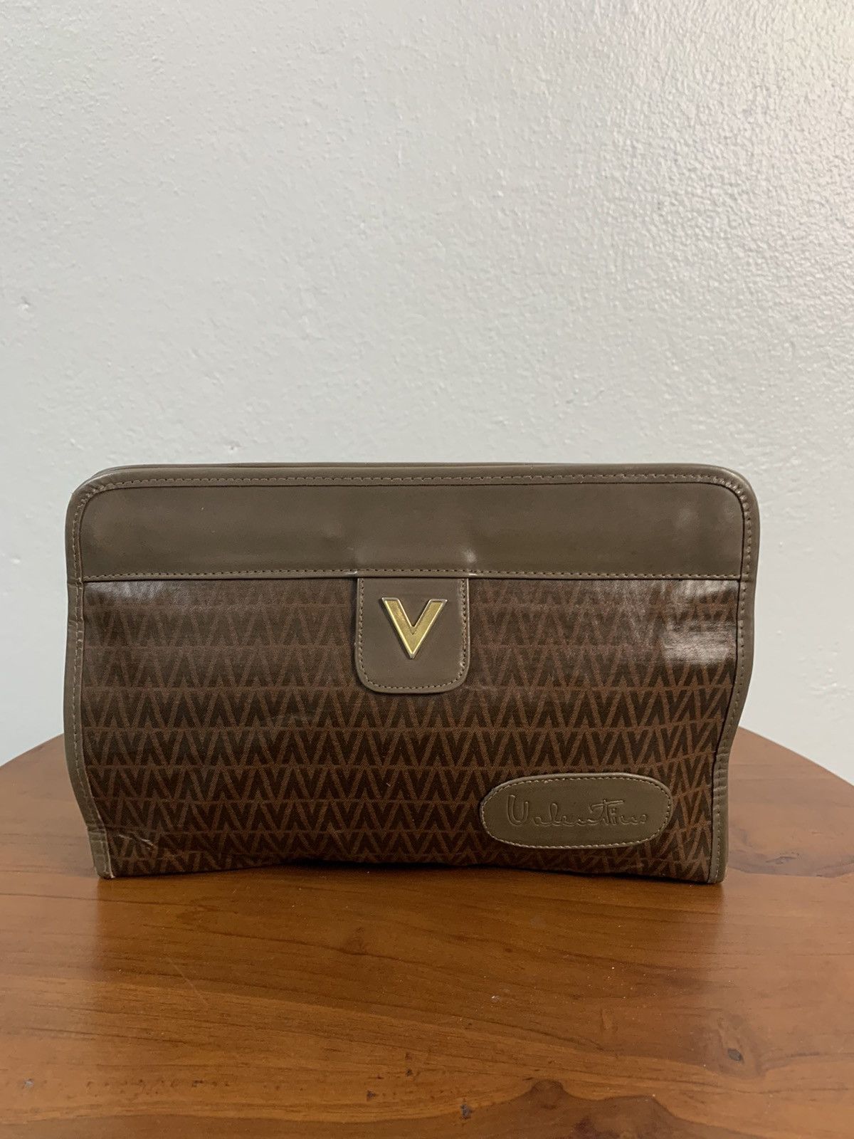 Japanese Brand Mario Valentino Monogram Cluth Bag Size ONE SIZE - 3 Thumbnail