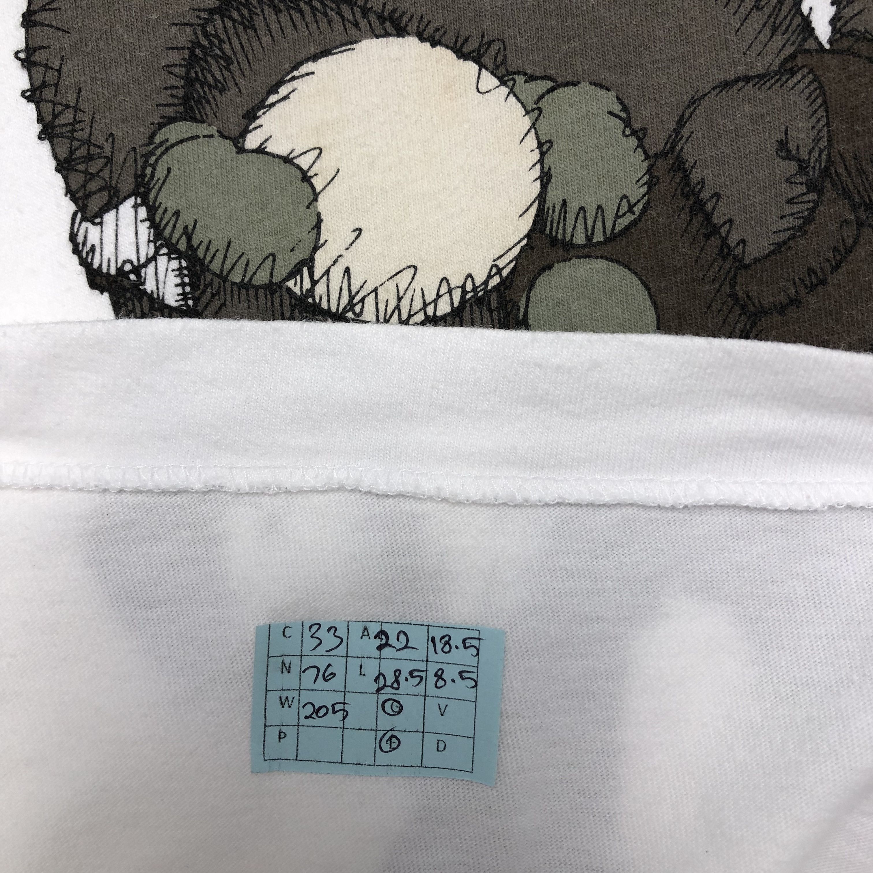 Japanese Brand × Kaws × Vintage Vintage Kaws Big Logo Design Tshirt Size US L / EU 52-54 / 3 - 4 Thumbnail