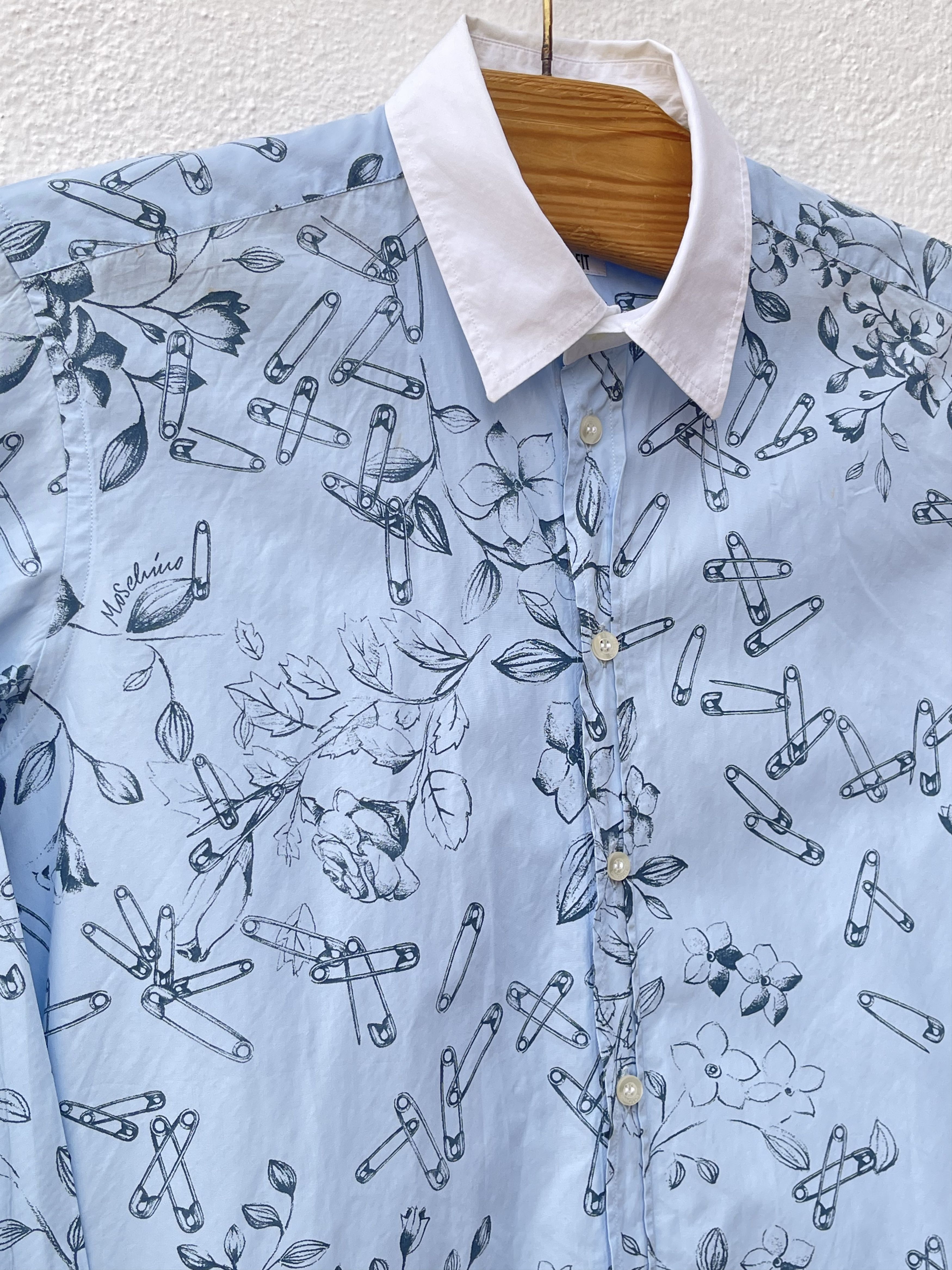 Moschino 🔥 Moschino slim shirt printed logo and flowers size M Size US M / EU 48-50 / 2 - 3 Thumbnail