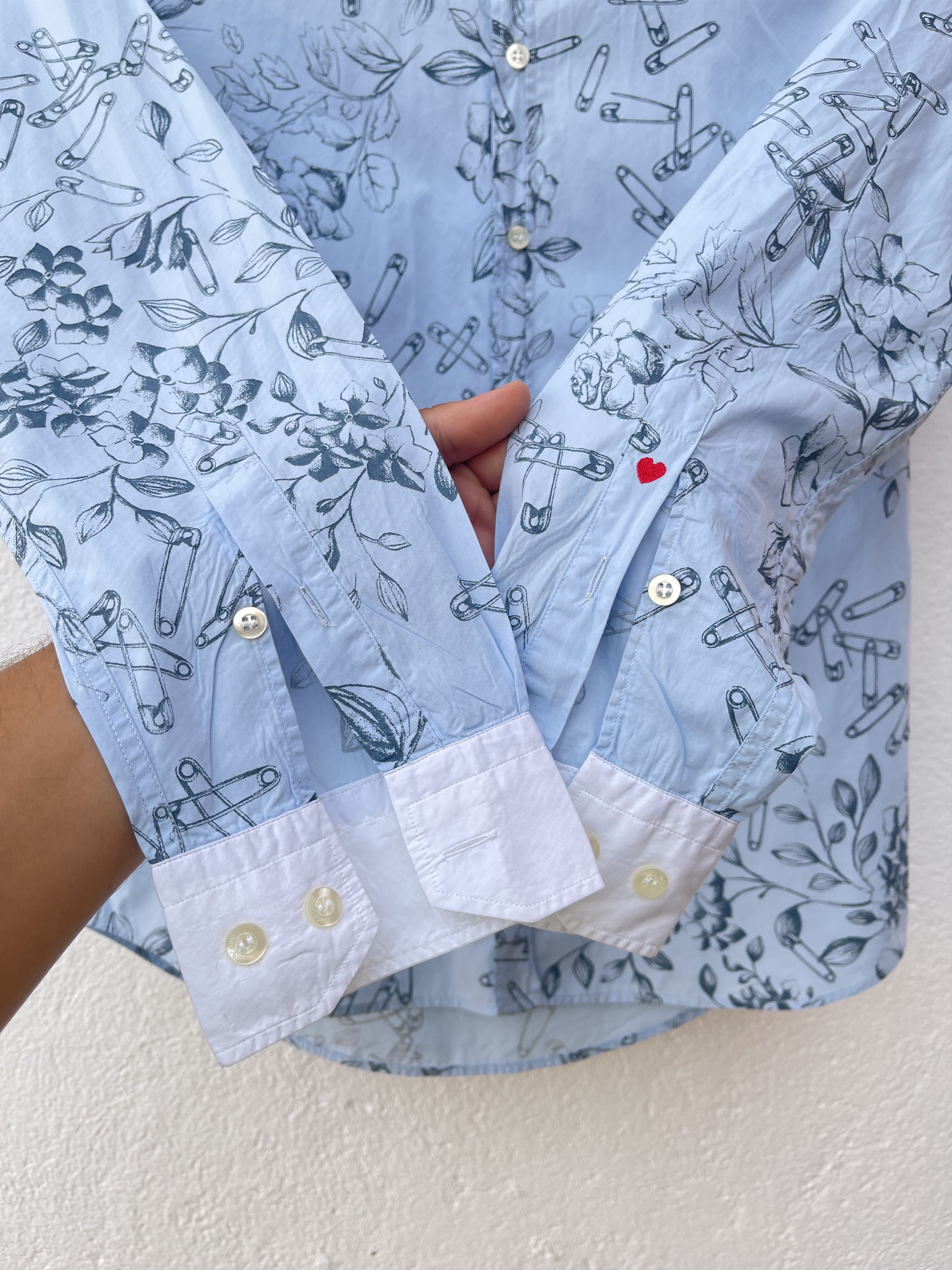 Moschino 🔥 Moschino slim shirt printed logo and flowers size M Size US M / EU 48-50 / 2 - 6 Thumbnail