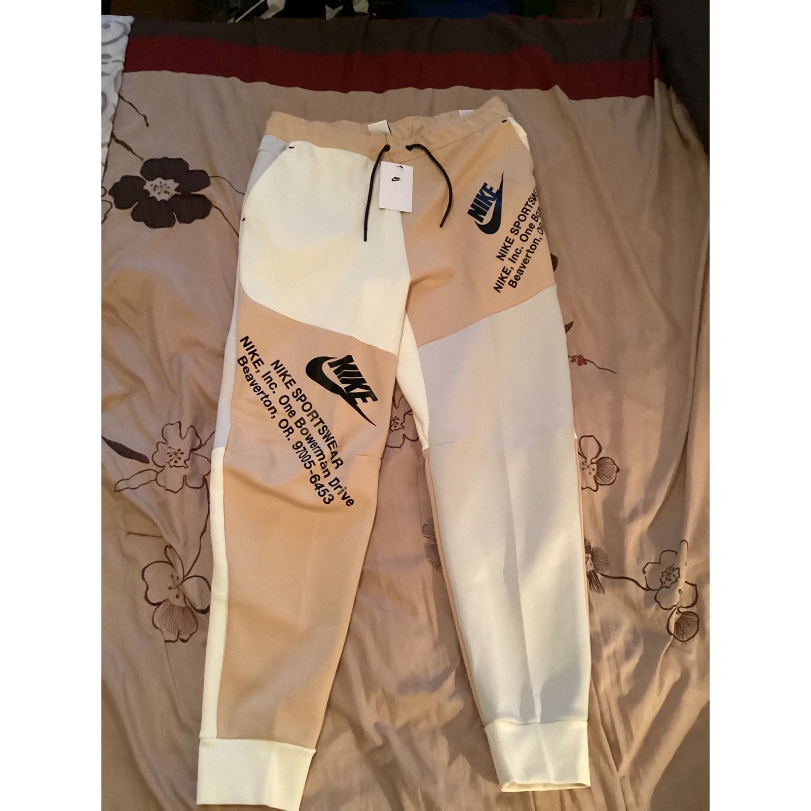Nike Sportswear Tech Fleece Joggers Large Color: Sesame/Coco